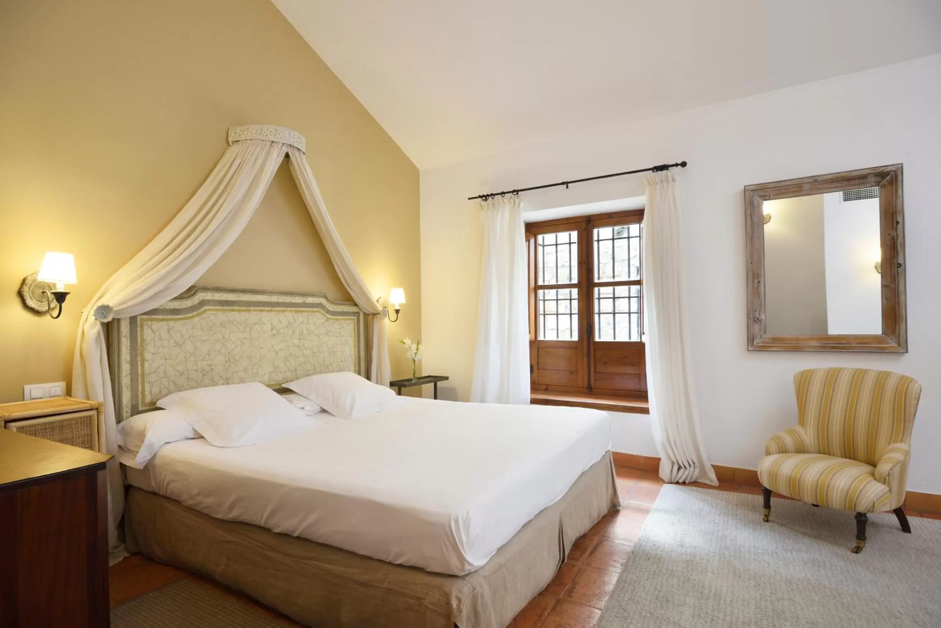 Bed in Hotel Puerta de la Luna