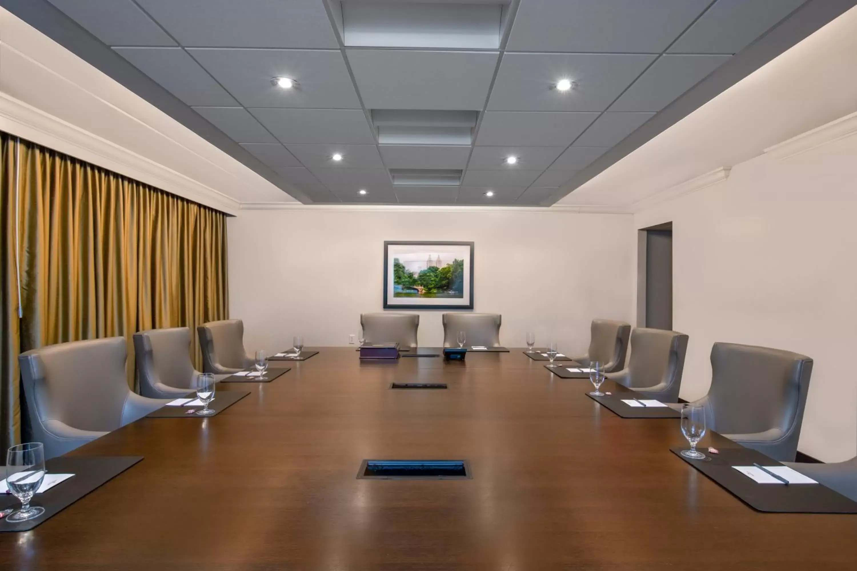 Meeting/conference room in Crowne Plaza Suffern-Mahwah, an IHG Hotel