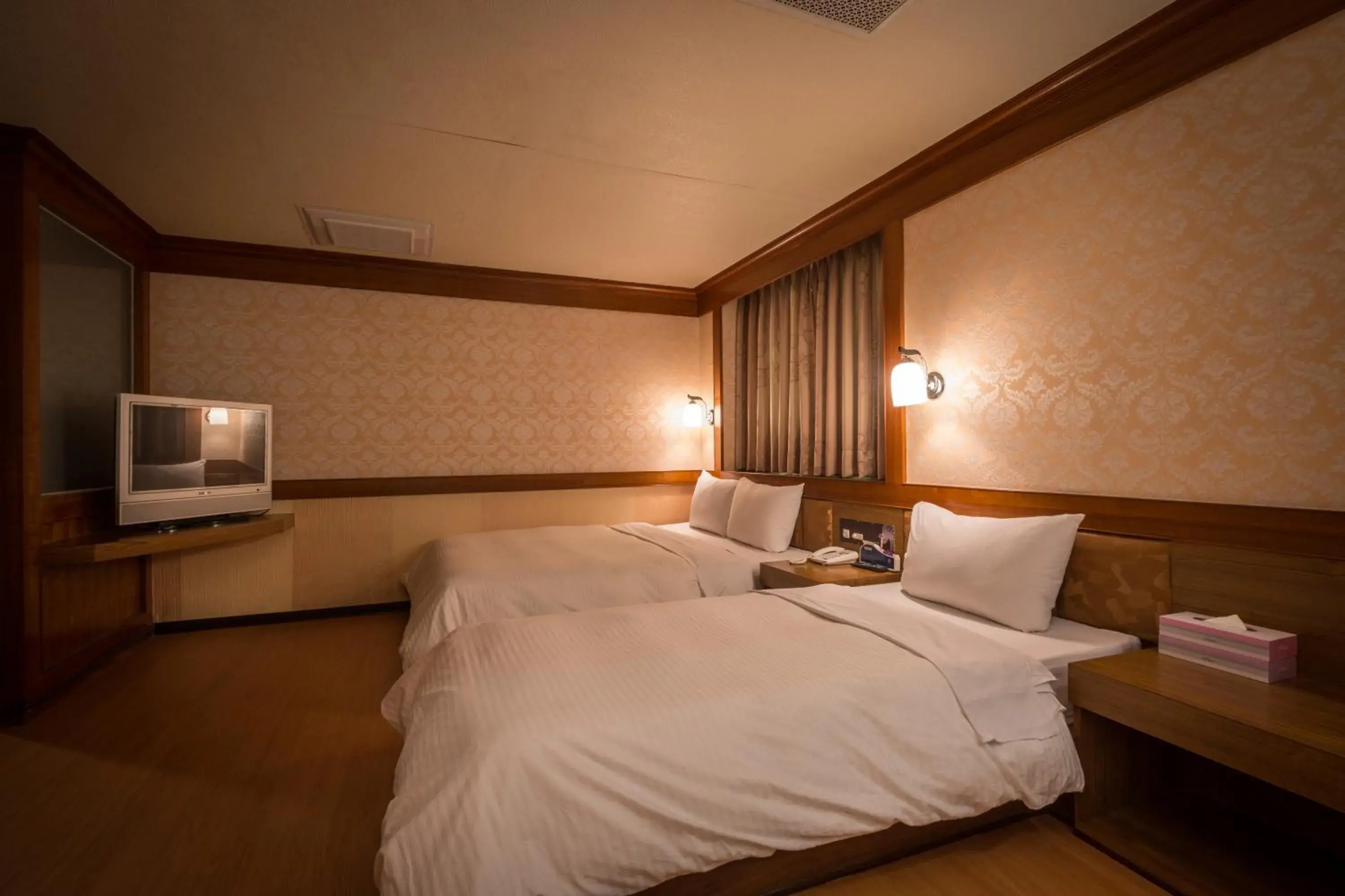 Photo of the whole room, Bed in Golden Phoenix Hotel