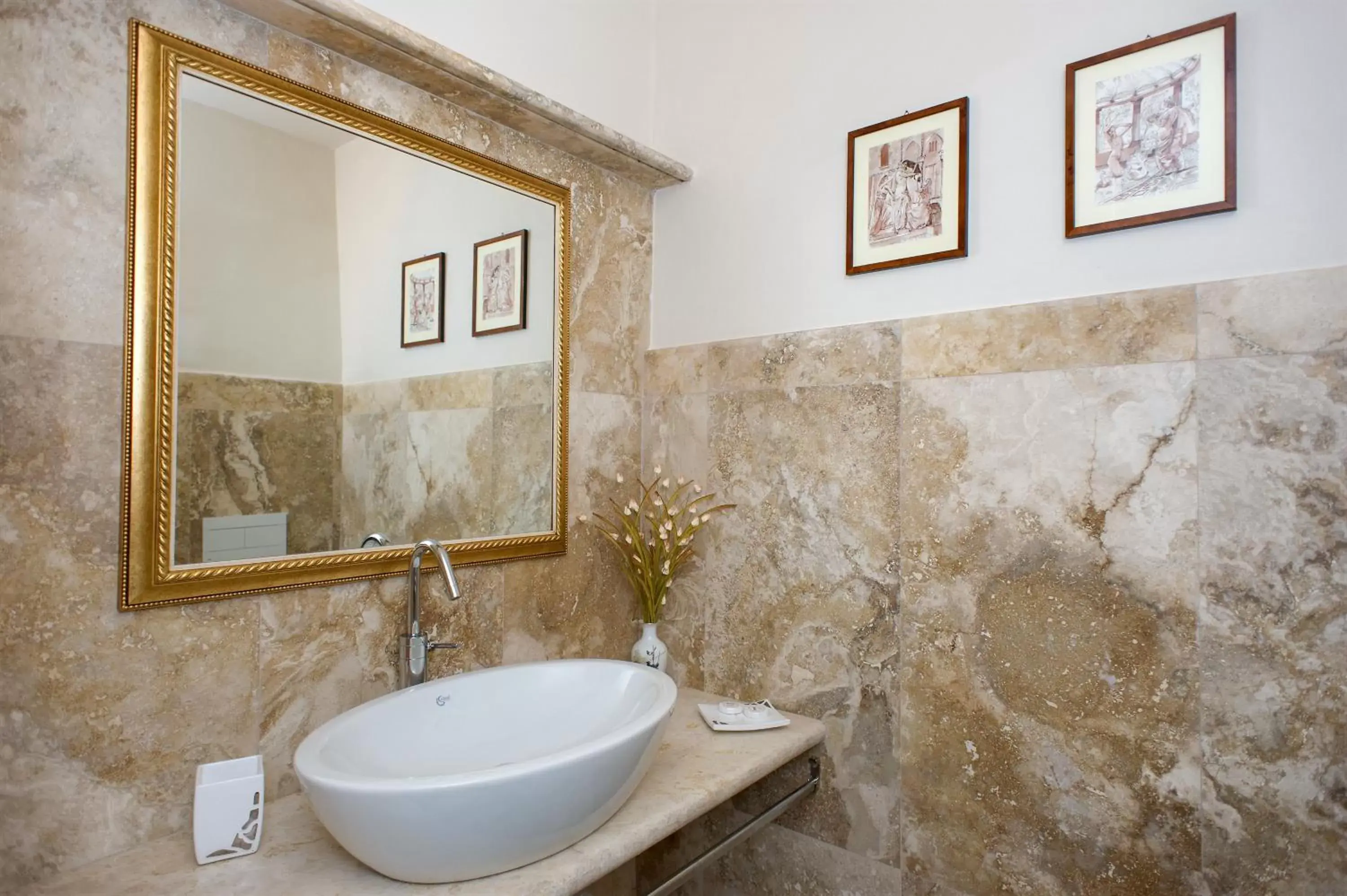 Toilet, Bathroom in Relais Dei Mercanti B&B And Suites