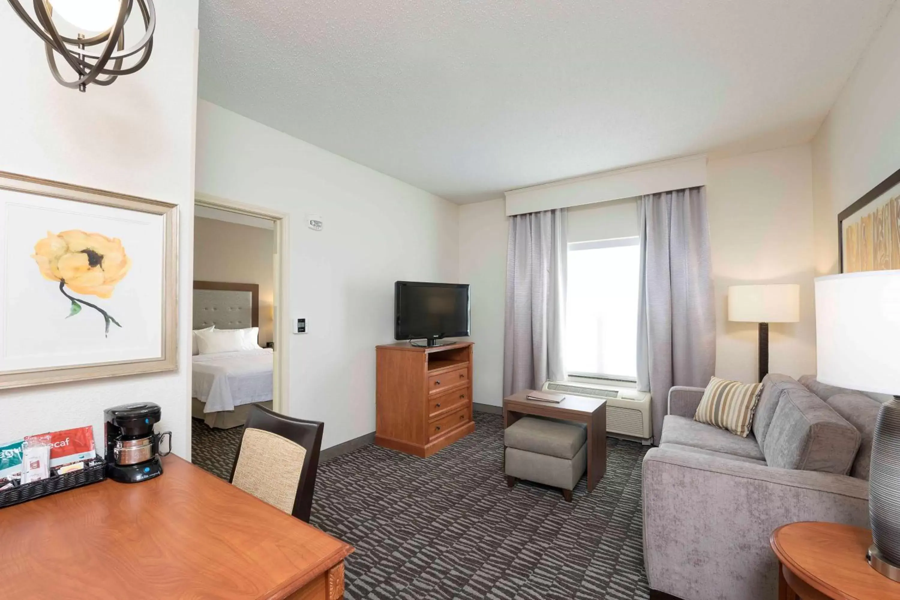 Kitchen or kitchenette, Seating Area in Homewood Suites by Hilton Indianapolis Airport / Plainfield