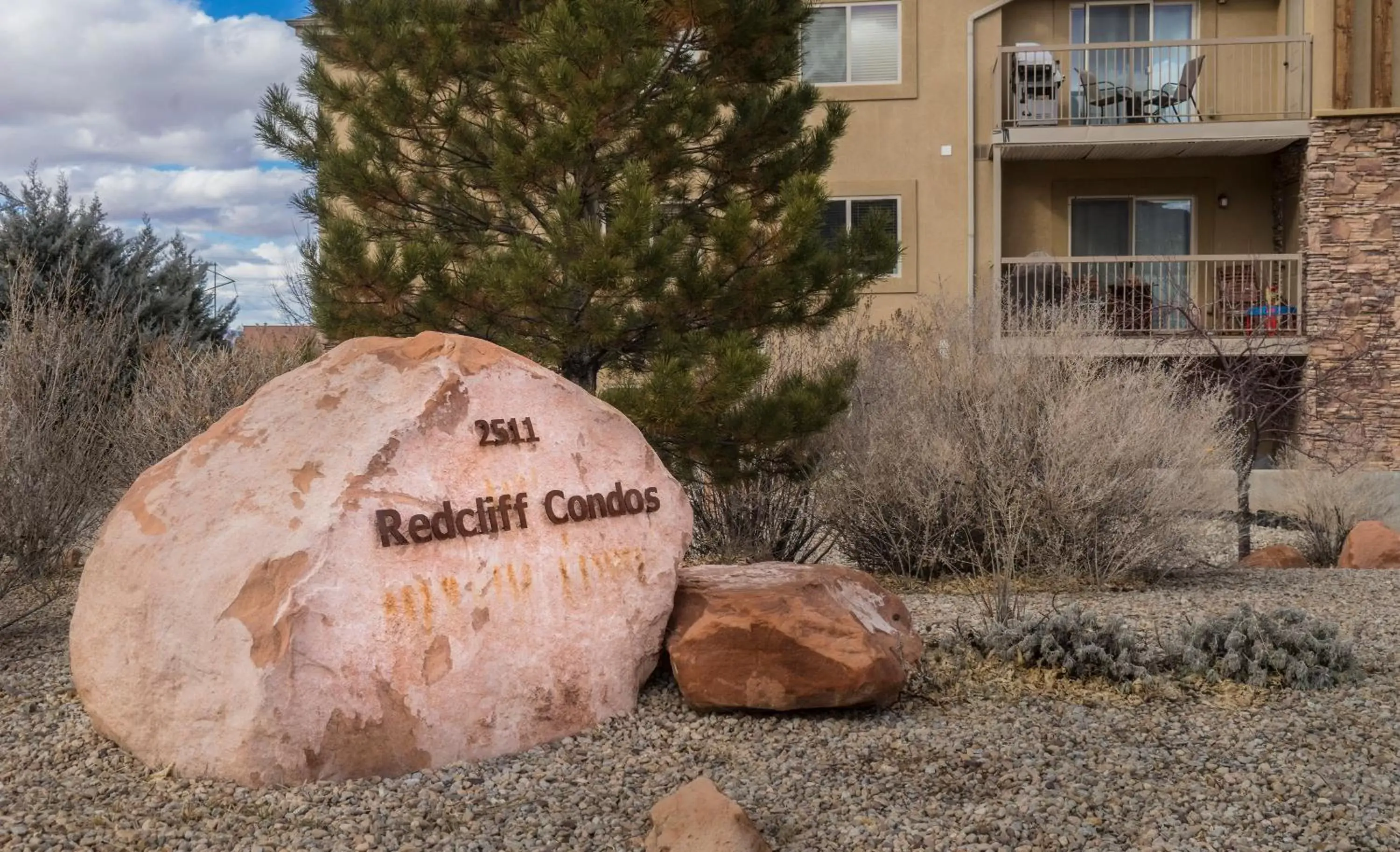 Property building in Moab Redcliff Condos