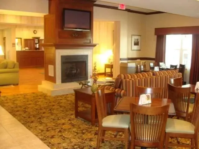 Restaurant/places to eat, Lounge/Bar in Country Inn & Suites by Radisson, Wilmington, NC