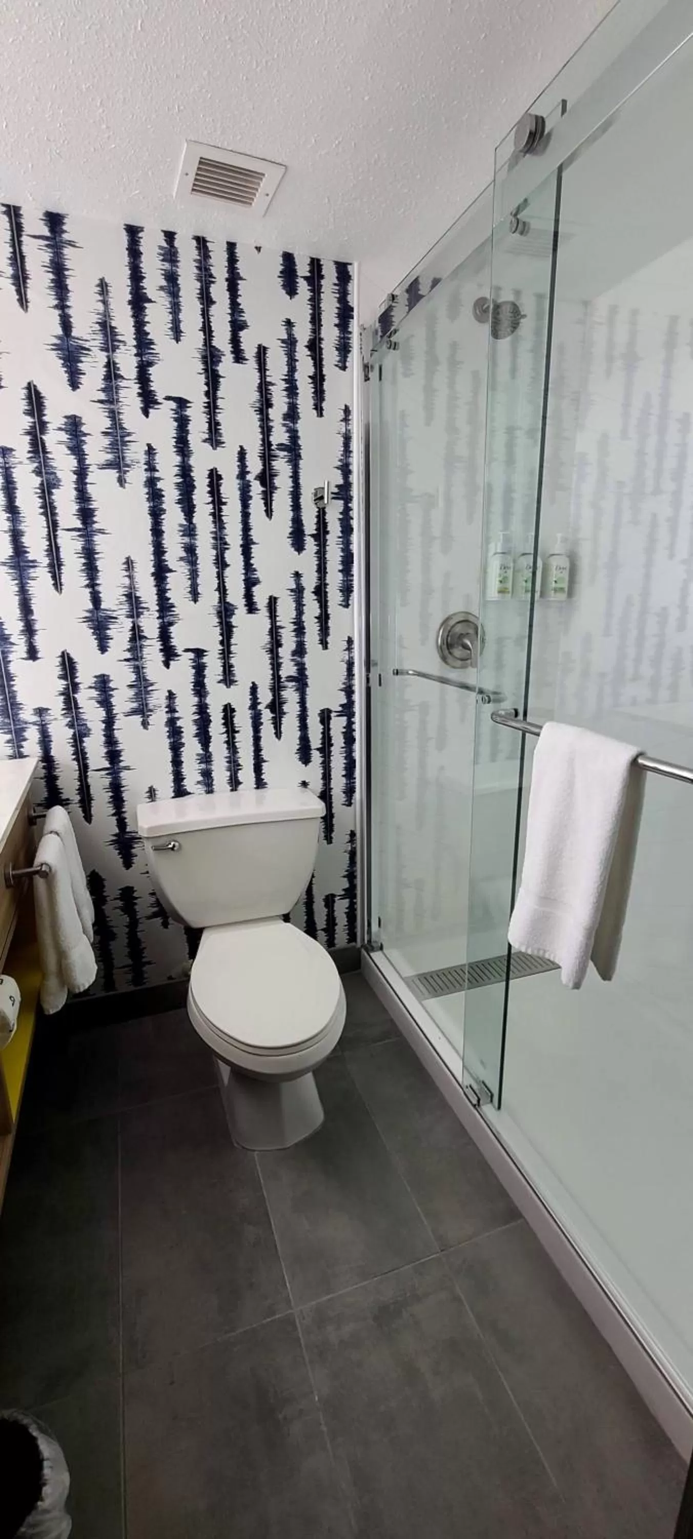 Bathroom in La Quinta by Wyndham Lexington Park - Patuxent