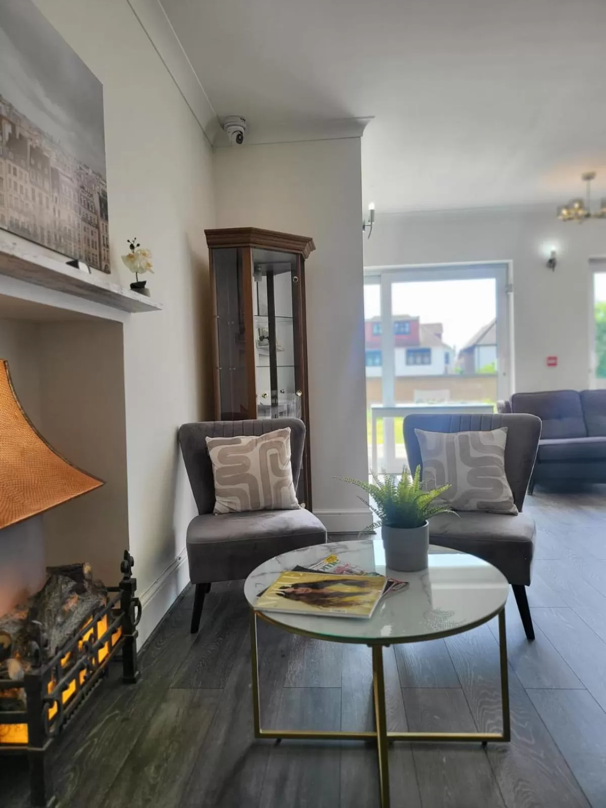 Communal lounge/ TV room in Woodford Hotel