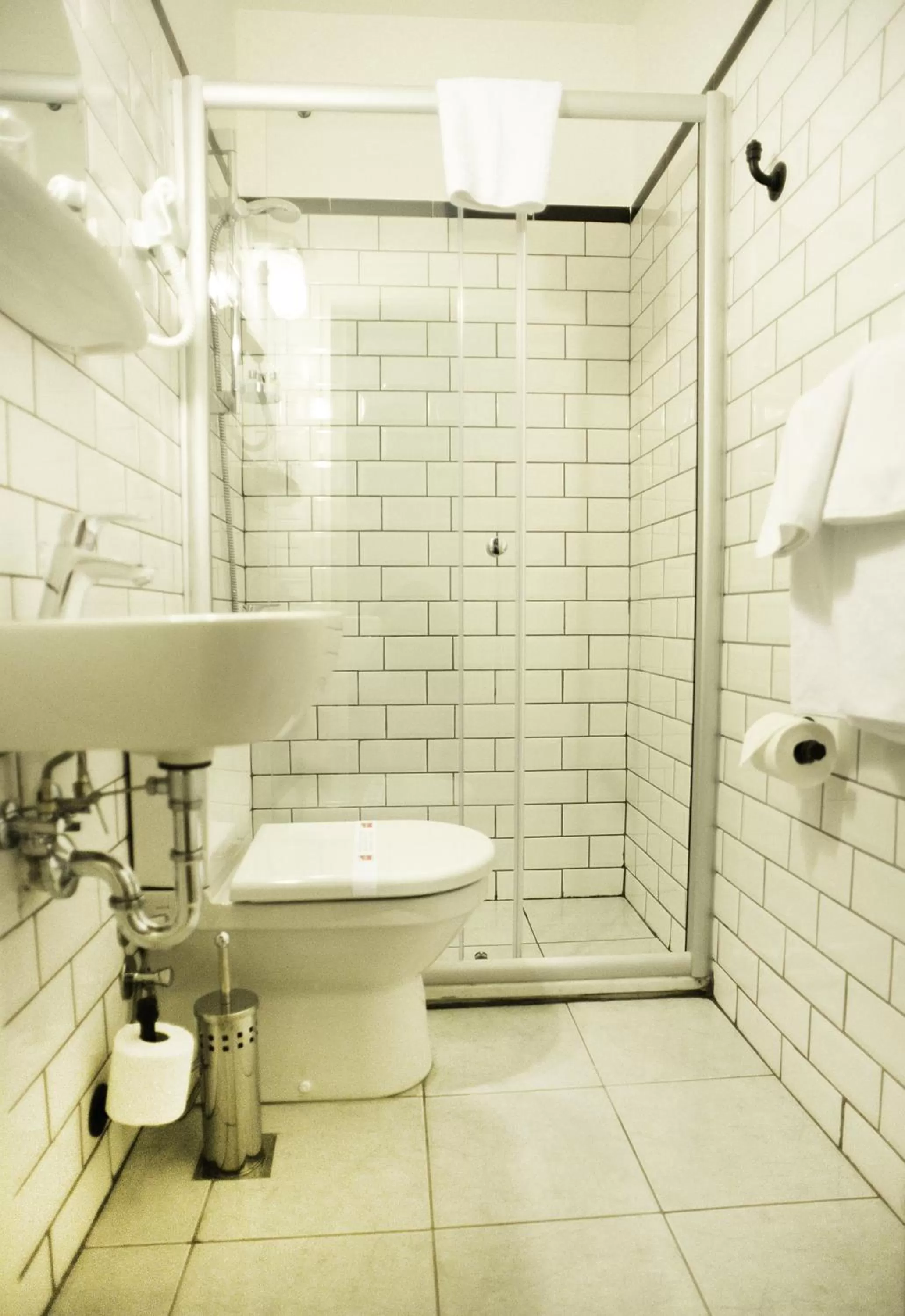 Shower in Rumours Inn