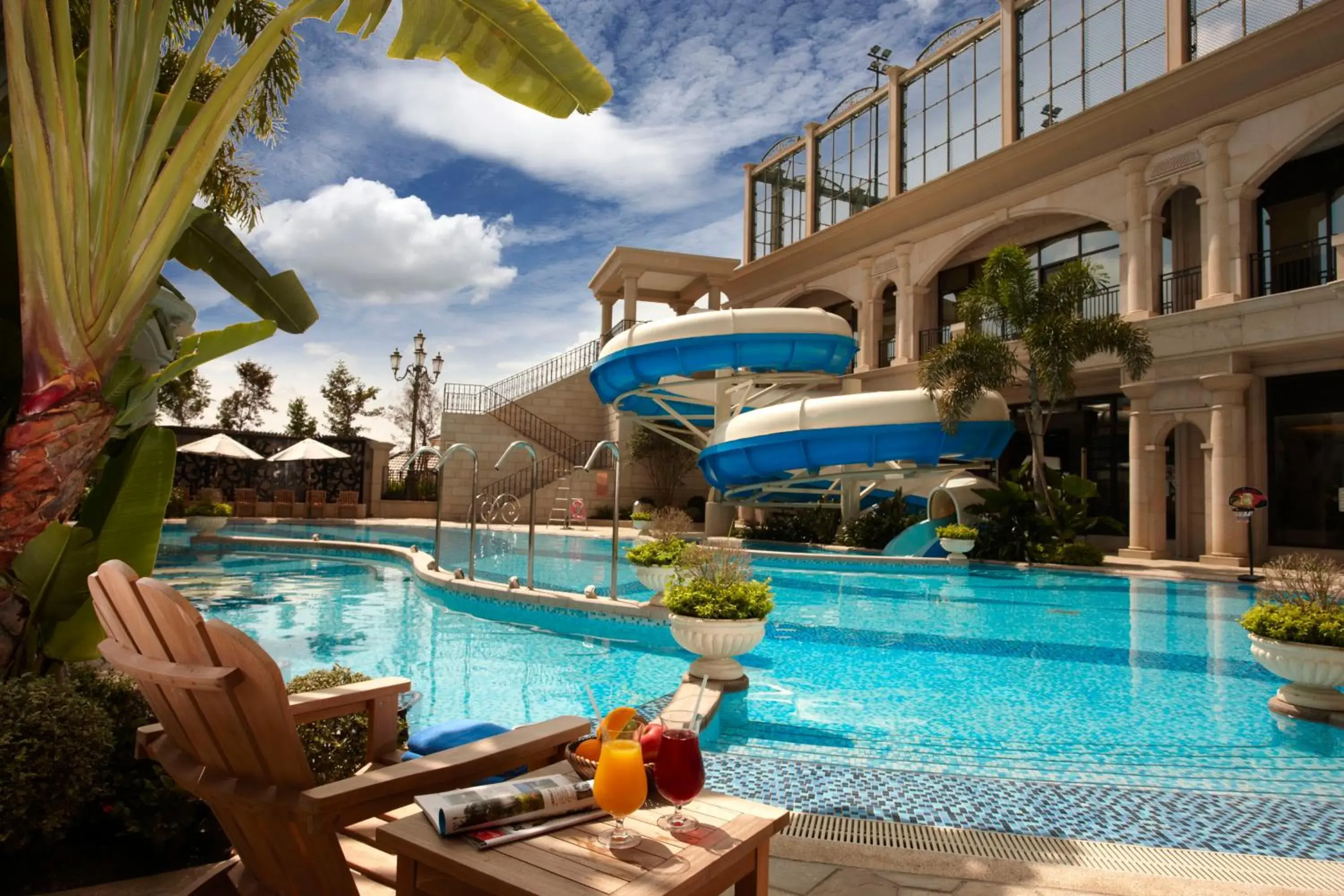 Swimming Pool in E-Da Royal Hotel