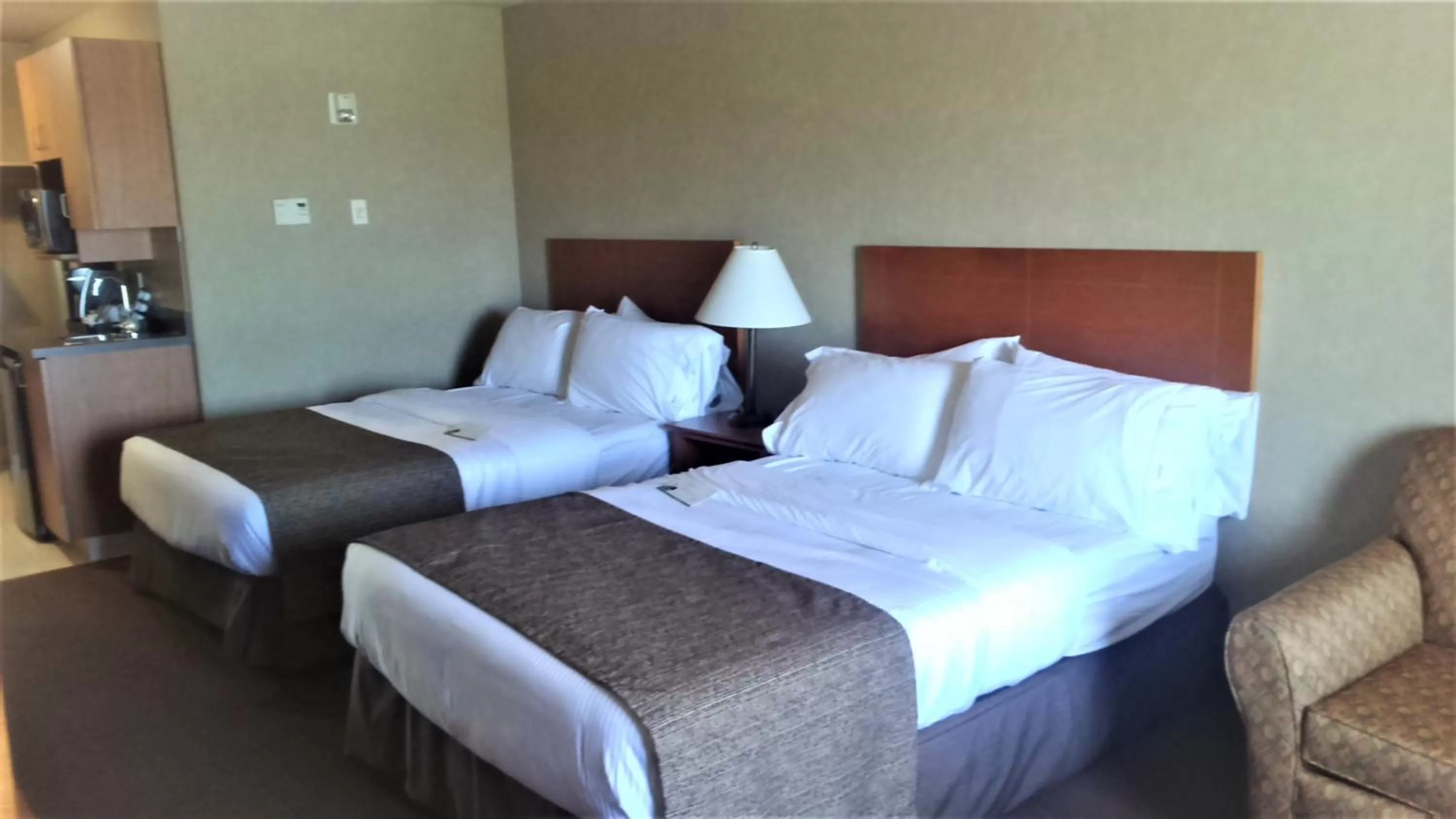 Bedroom, Bed in Canalta Brooks