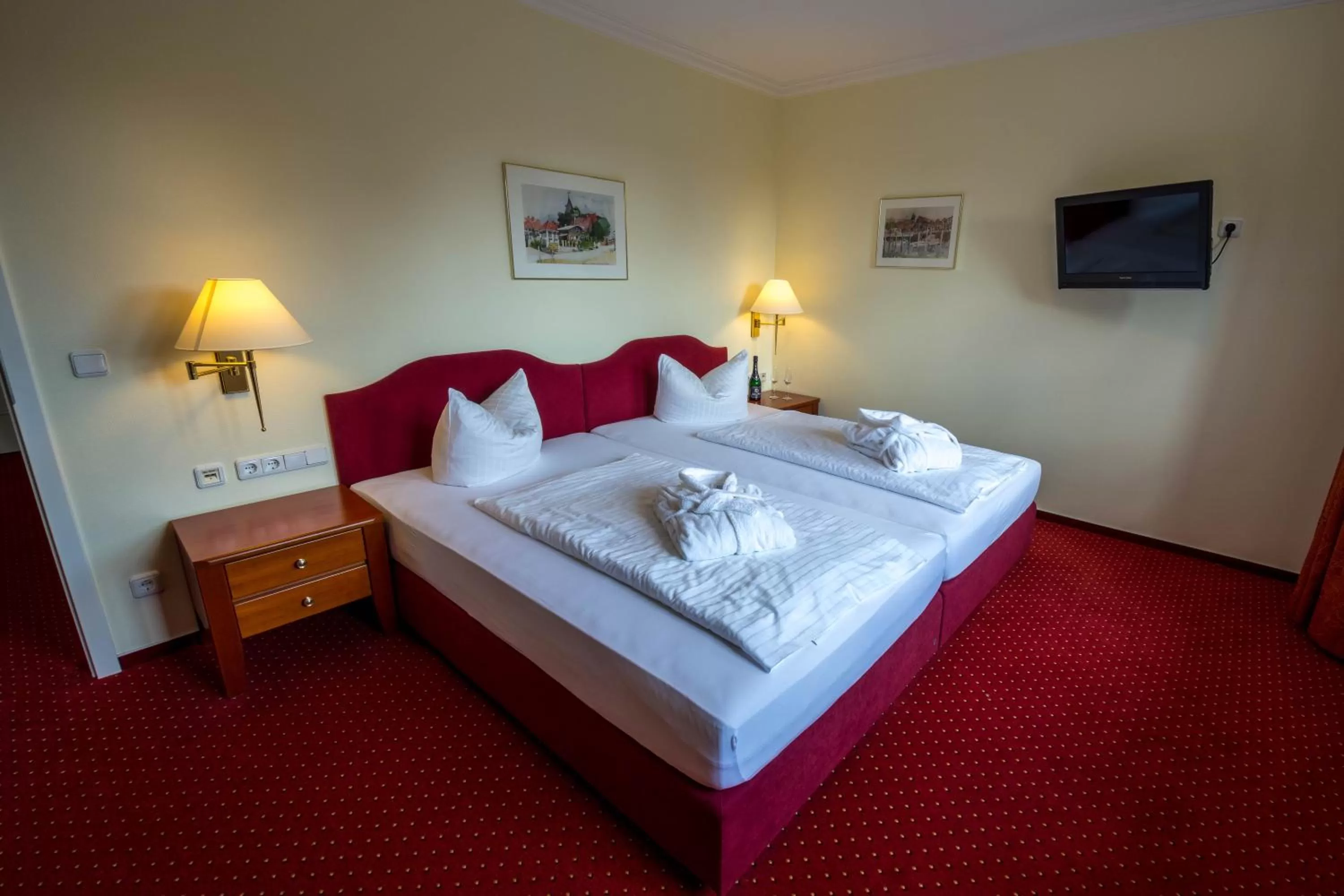 Photo of the whole room, Bed in Hotel Hafen Hitzacker - Elbe