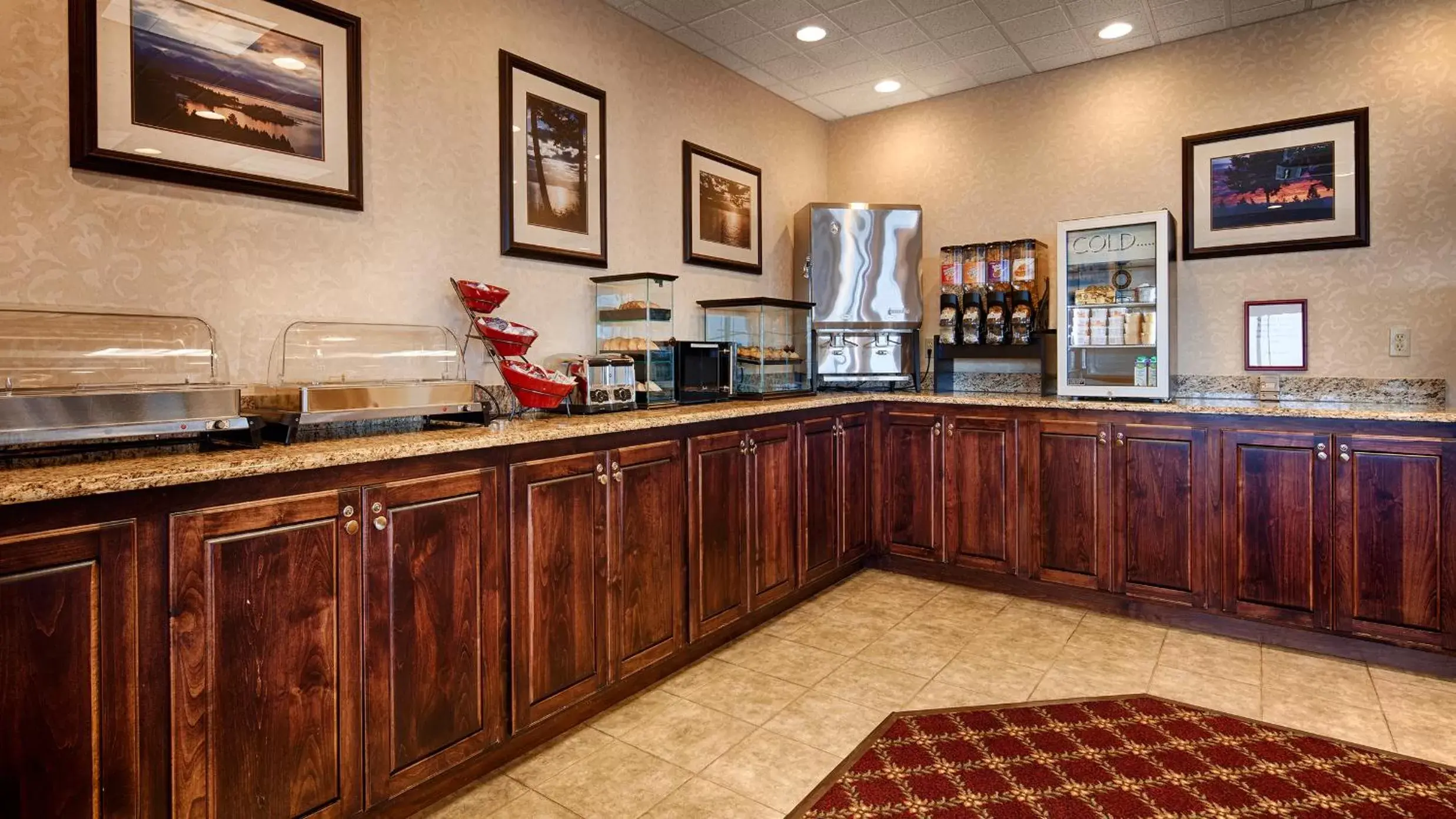 Buffet breakfast, Restaurant/Places to Eat in Best Western Plus Flathead Lake Inn and Suites