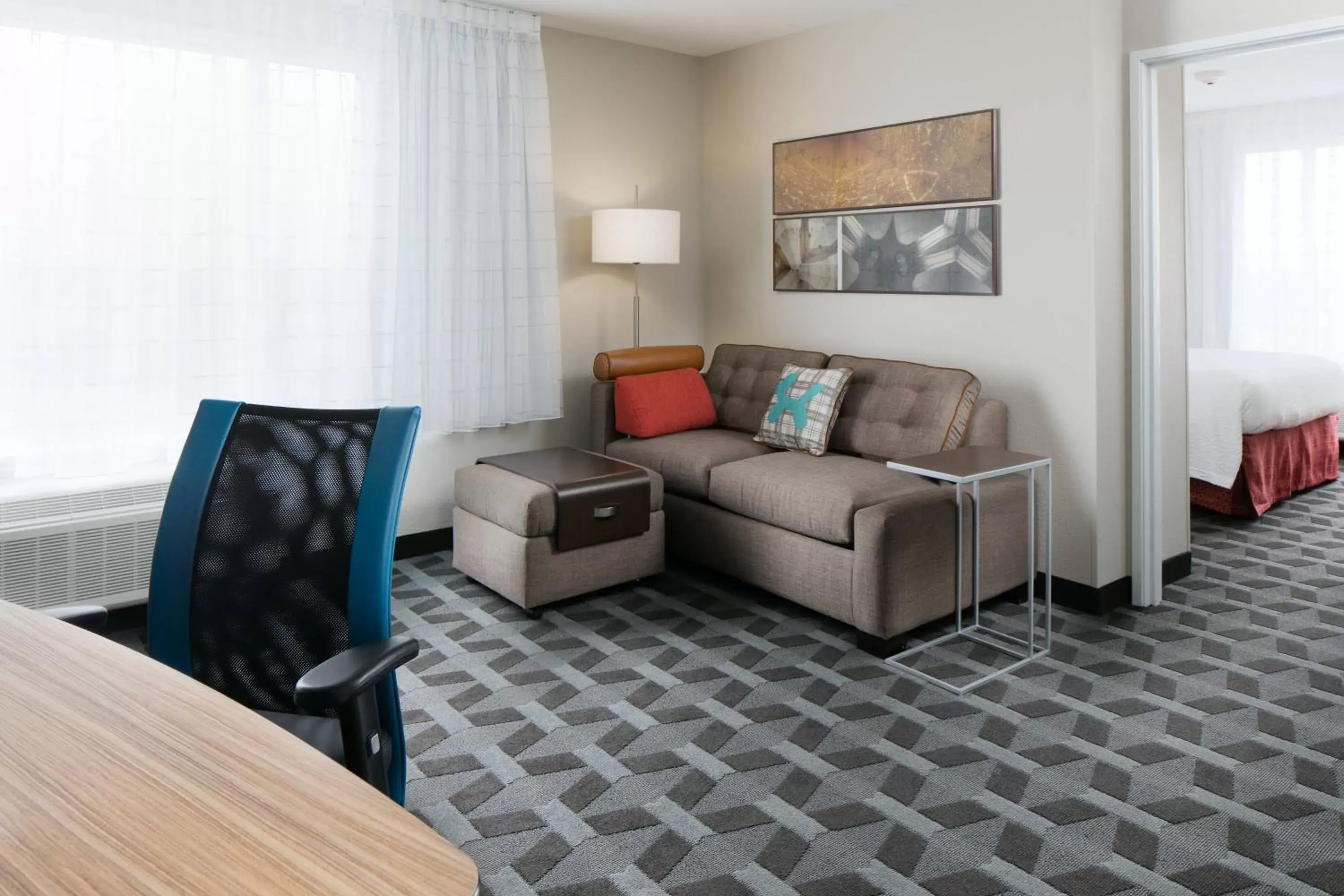 Living room, Seating Area in TownePlace Suites by Marriott Kansas City Airport