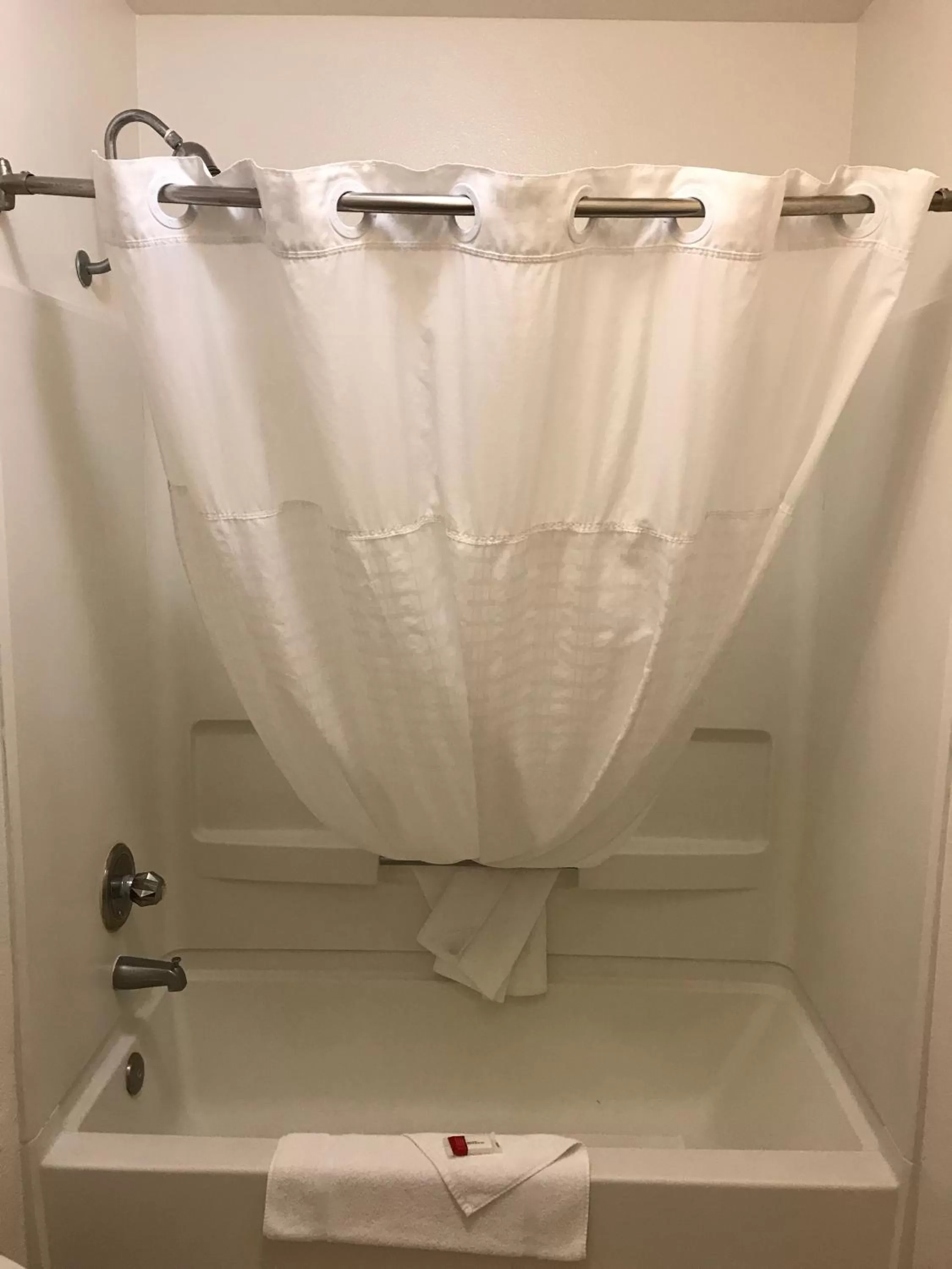 Howard Johnson by Wyndham Salinas