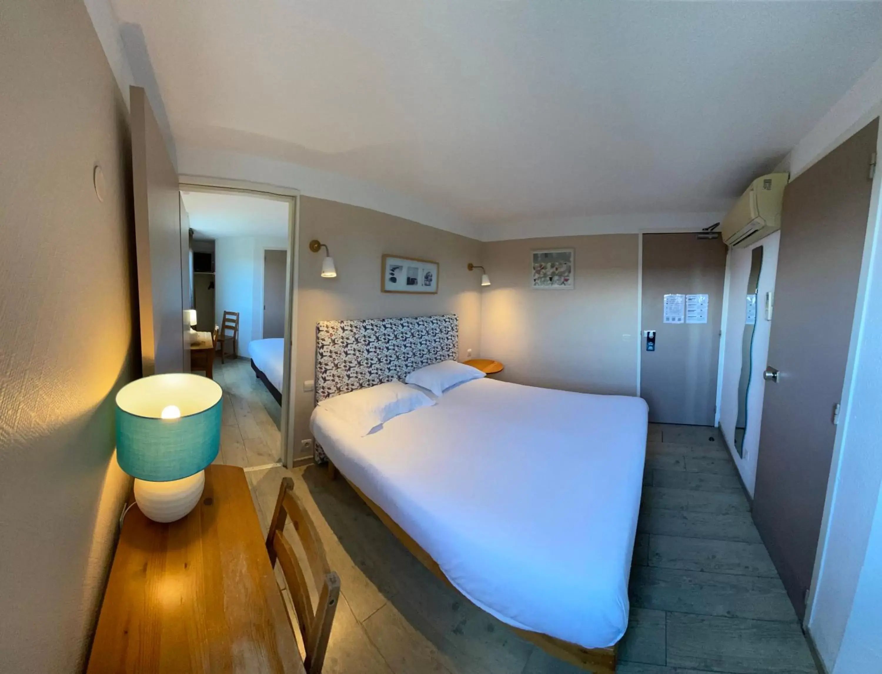Quadruple Room in Contact Hotel LE SUD Montpellier Aéroport Parc Expo Arena Quadruple Room in Contact Hotel LE SUD Montpellier Aéroport Parc Expo Arena