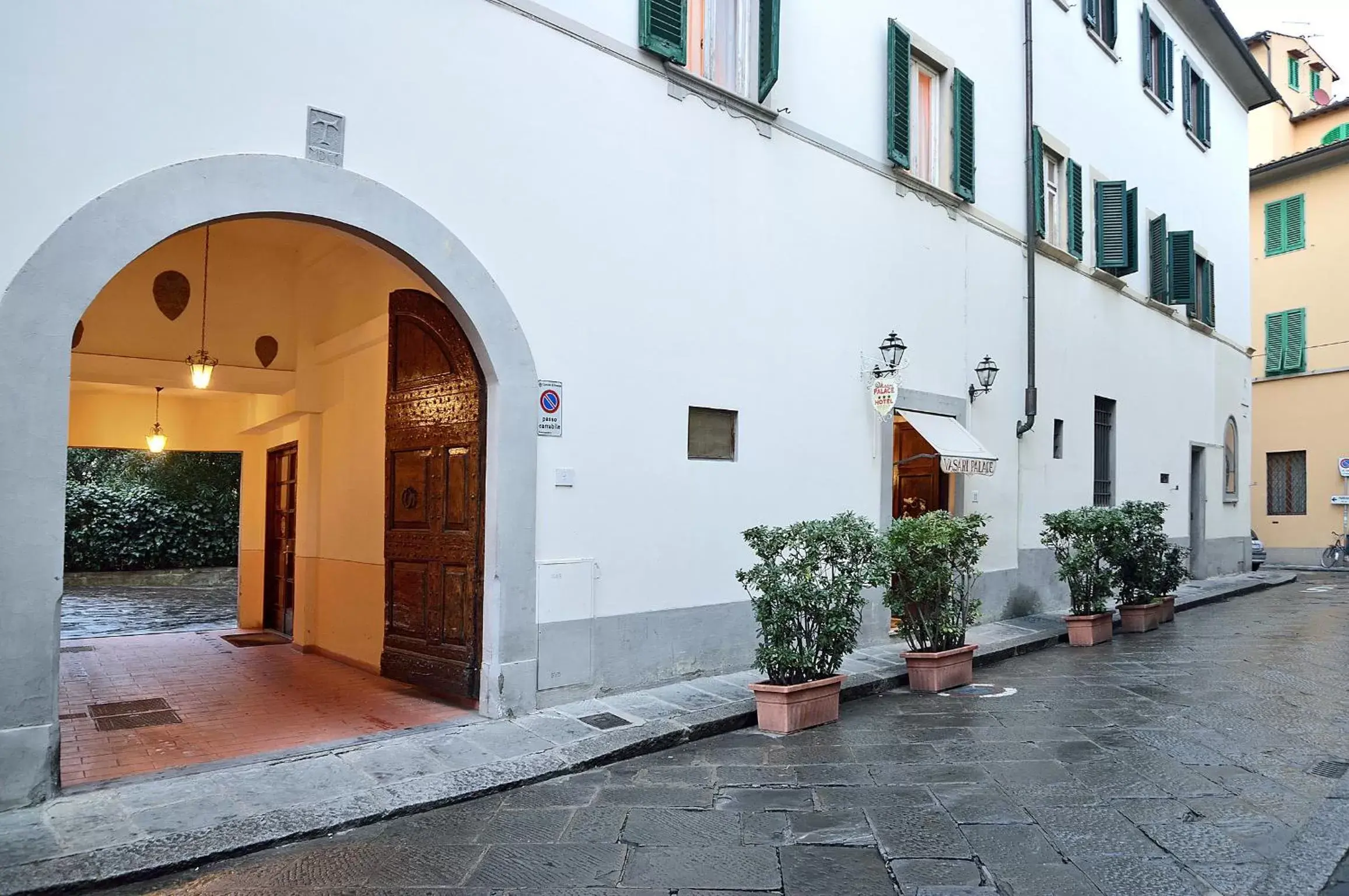Facade/entrance in Hotel Vasari