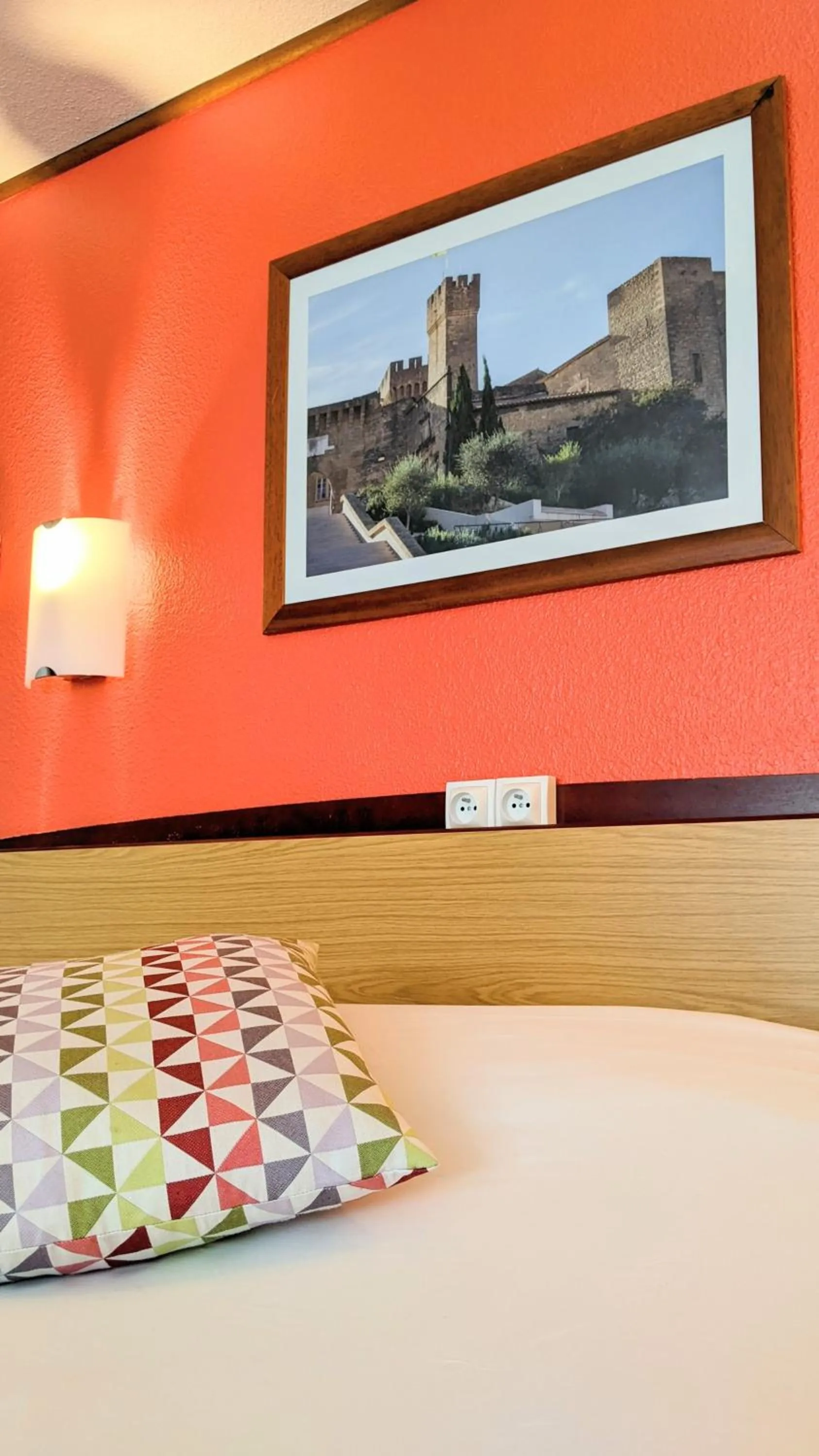 Bedroom, Bed in Campanile Salon-De-Provence