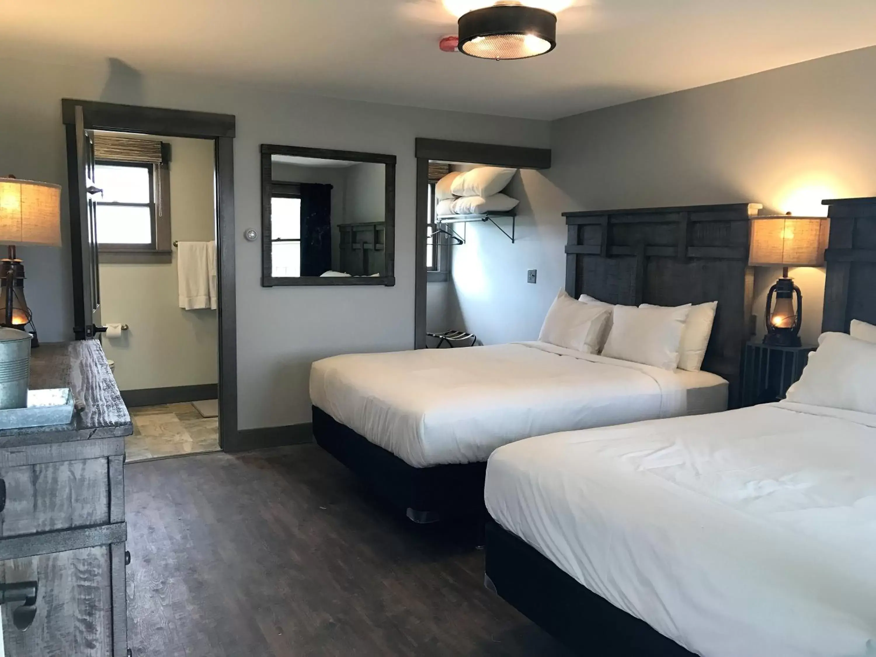 Bed in Lake Bomoseen Lodge Bed in Lake Bomoseen Lodge