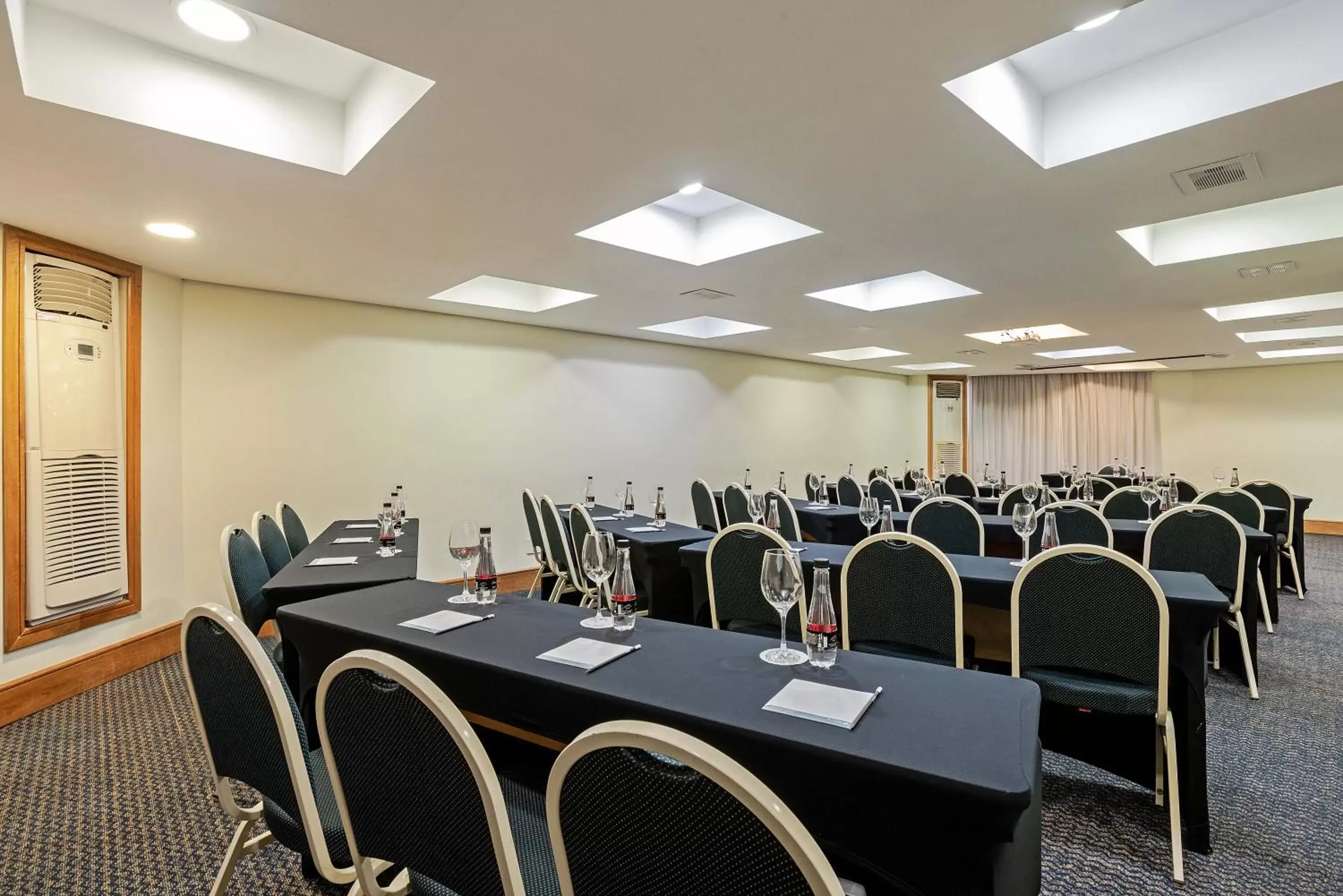 Business facilities in Slaviero Curitiba Batel