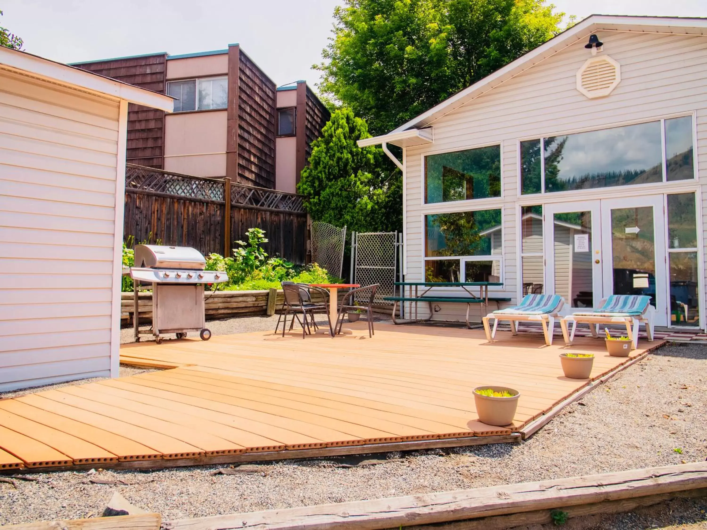 Patio in Kings Motor Inn