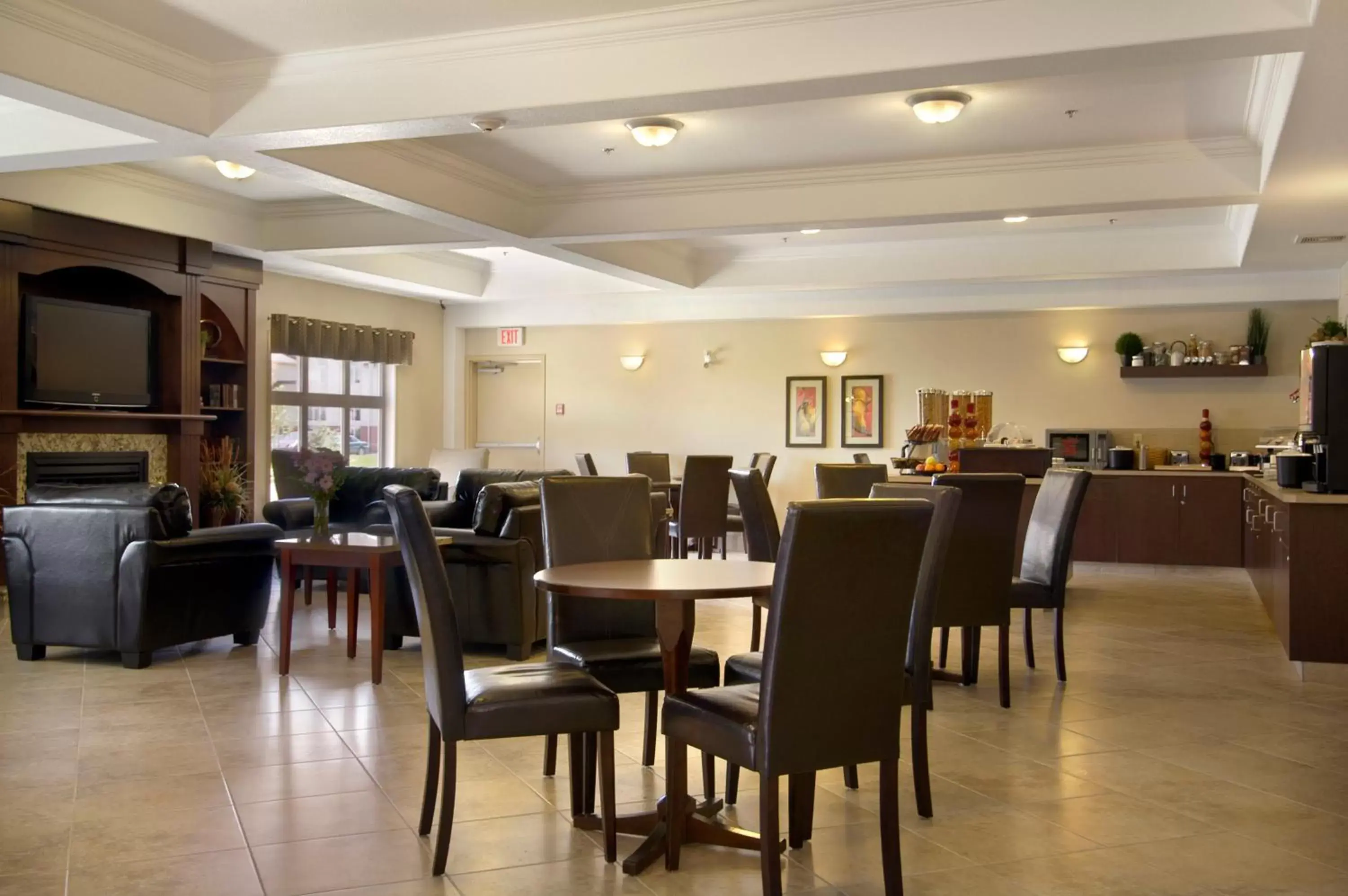 Breakfast, Restaurant/Places to Eat in Ramada by Wyndham High River