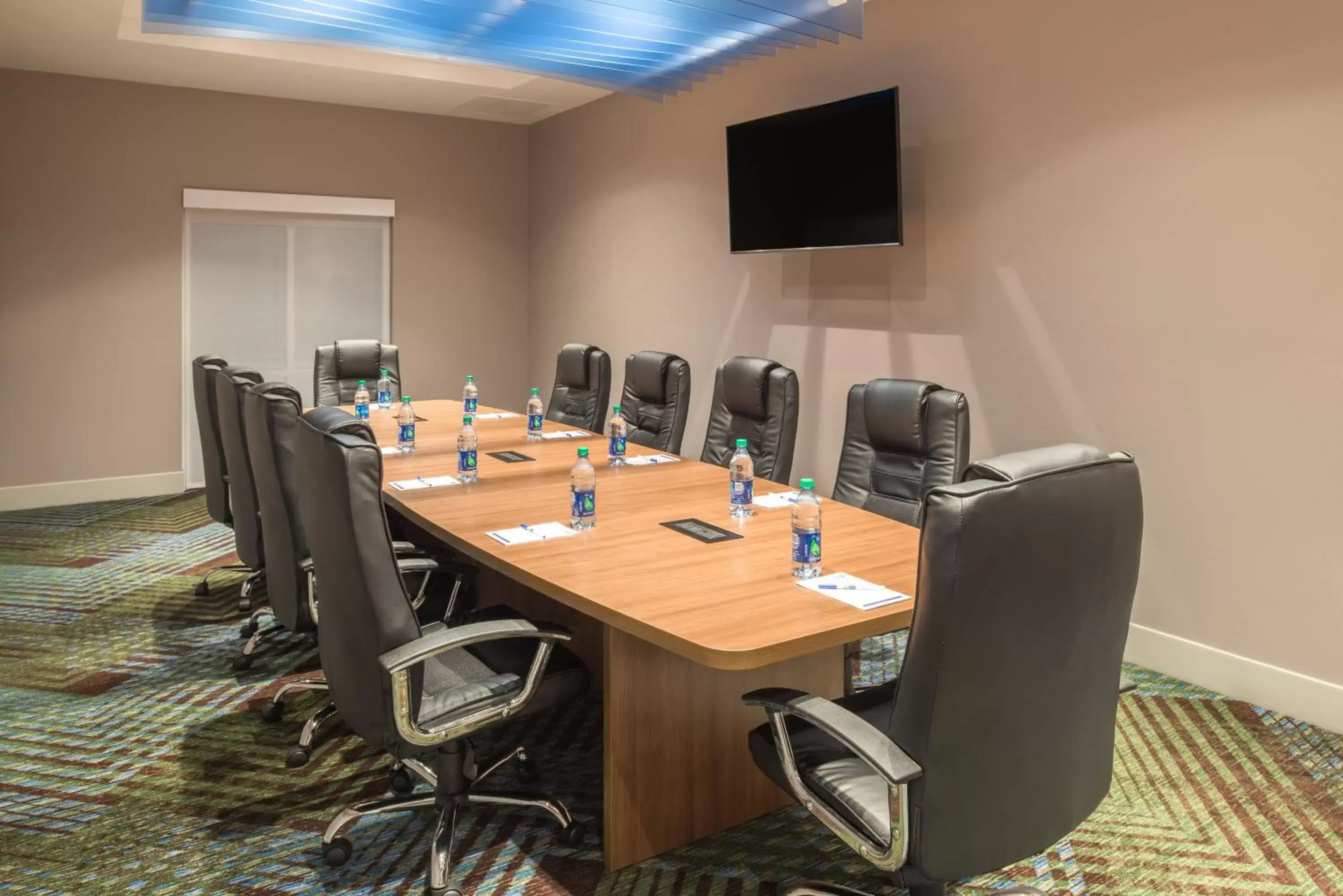 Meeting/conference room in Holiday Inn Express Troy, an IHG Hotel