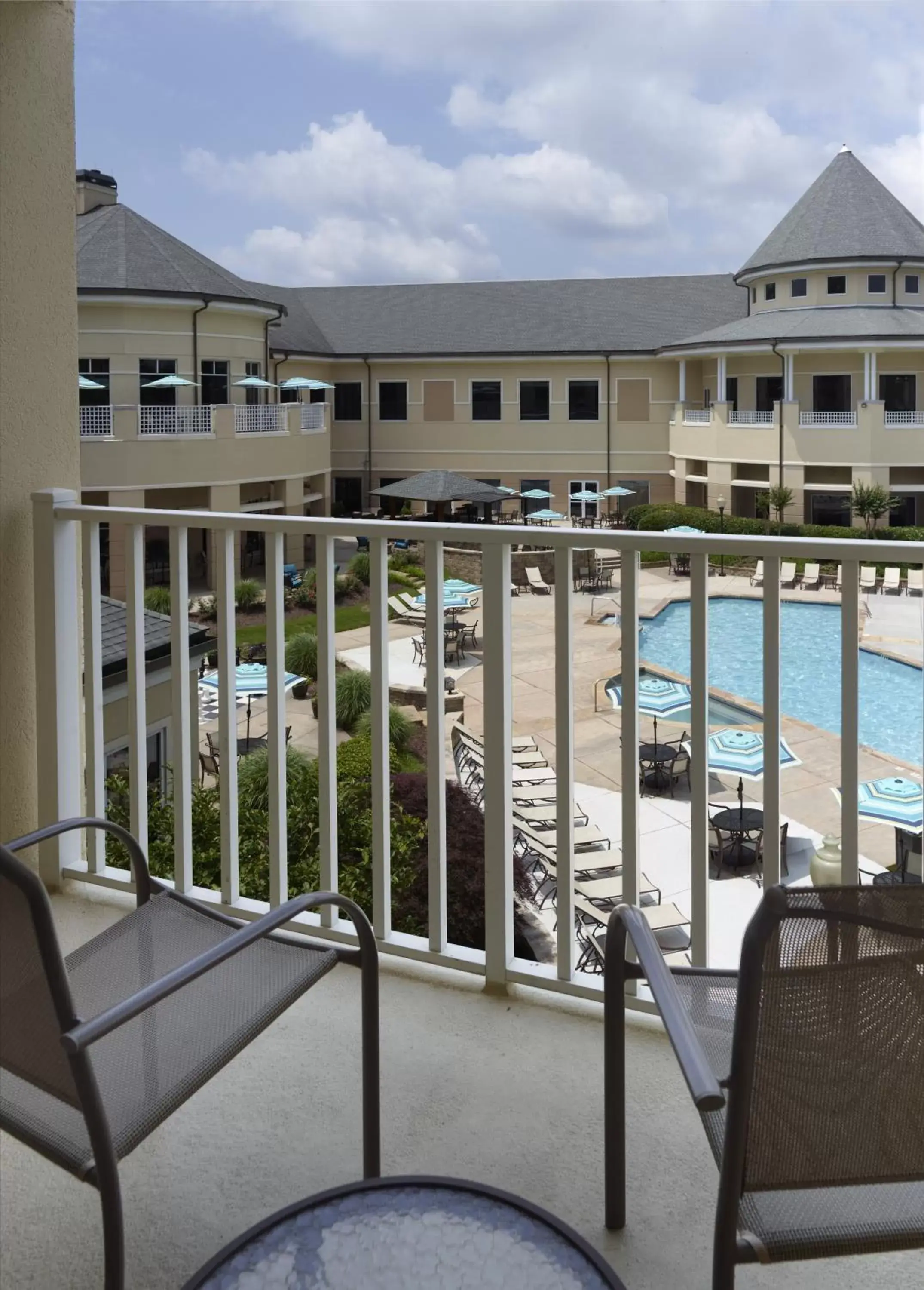 Balcony/Terrace, Pool View in Atlanta Evergreen Lakeside Resort