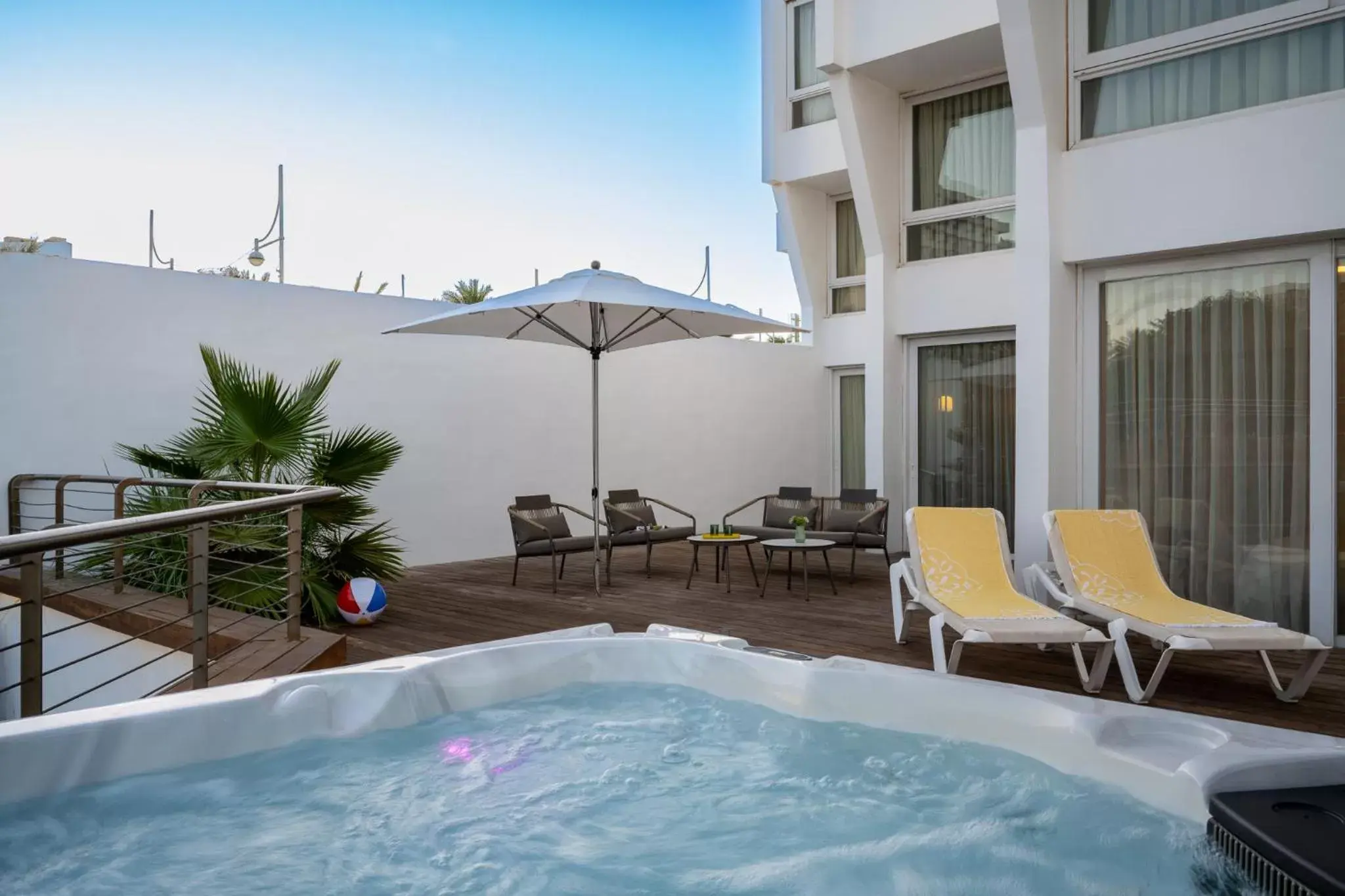 Hot Tub, Swimming Pool in Astral Palma Hotel