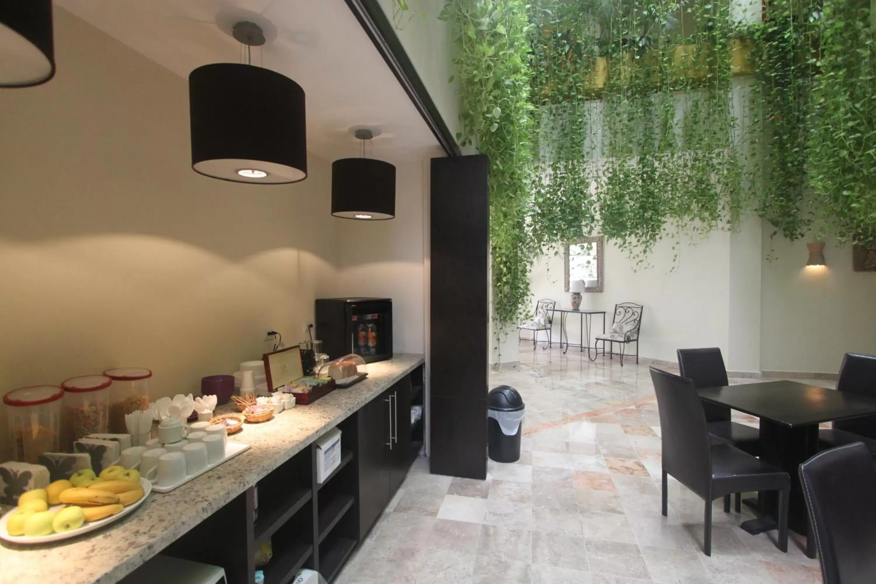 Restaurant/places to eat in Hotel Los Itzaes by 5th av Restaurant/places to eat in Hotel Los Itzaes by 5th av