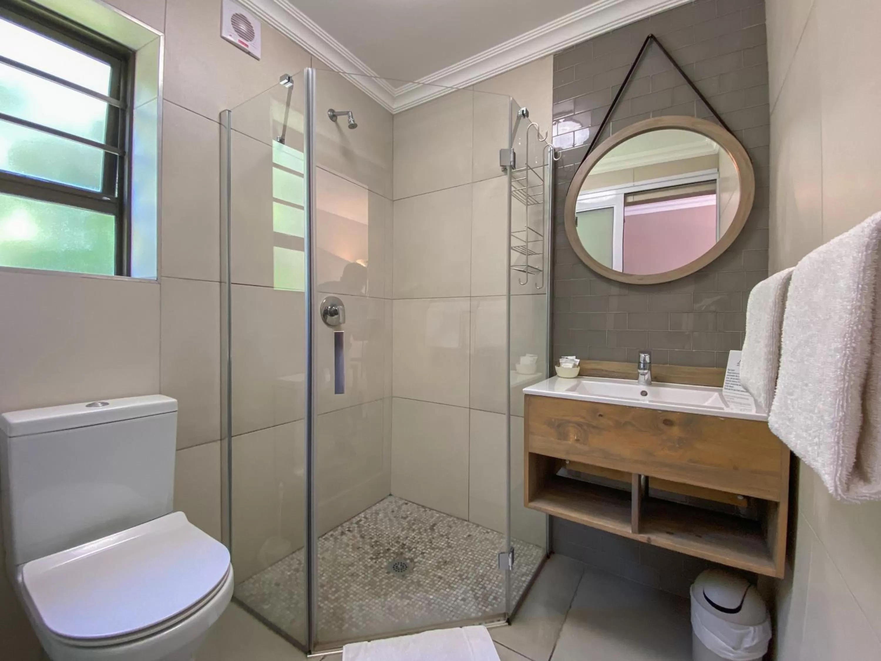 Shower in Loerie Guest Lodge