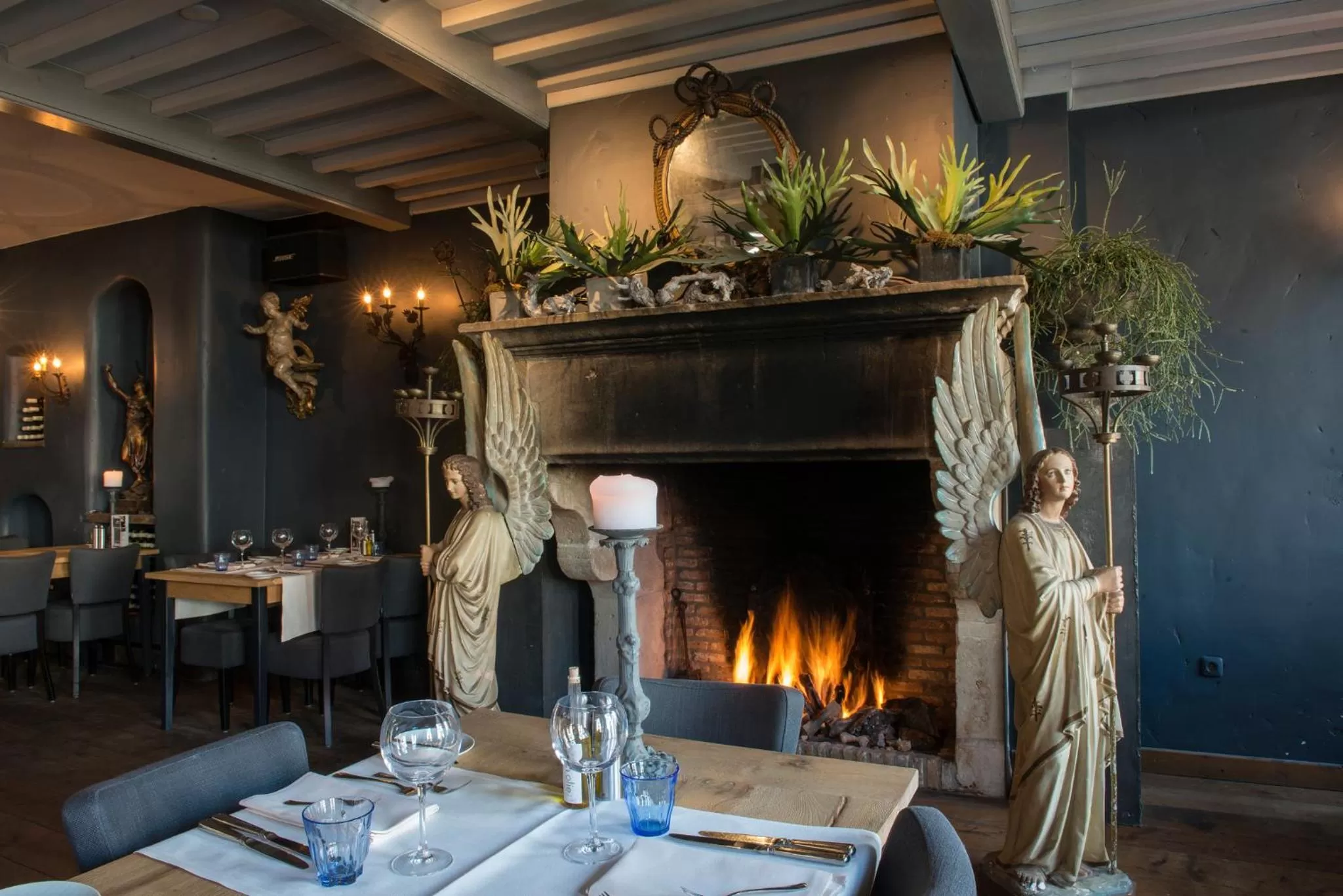 Restaurant/places to eat in l'Auberge Damhotel