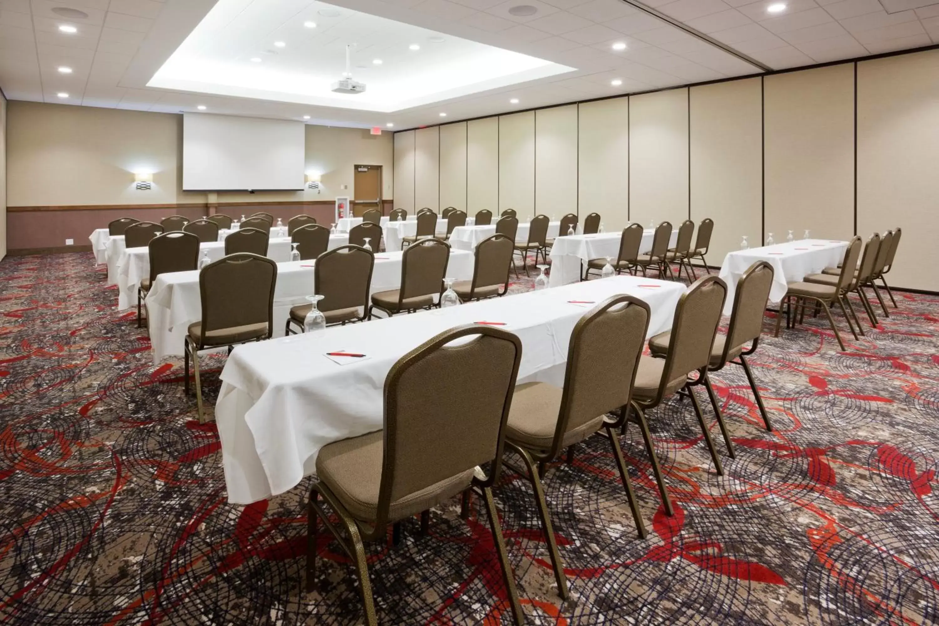 Meeting/conference room in Holiday Inn Express & Suites Willmar, an IHG Hotel