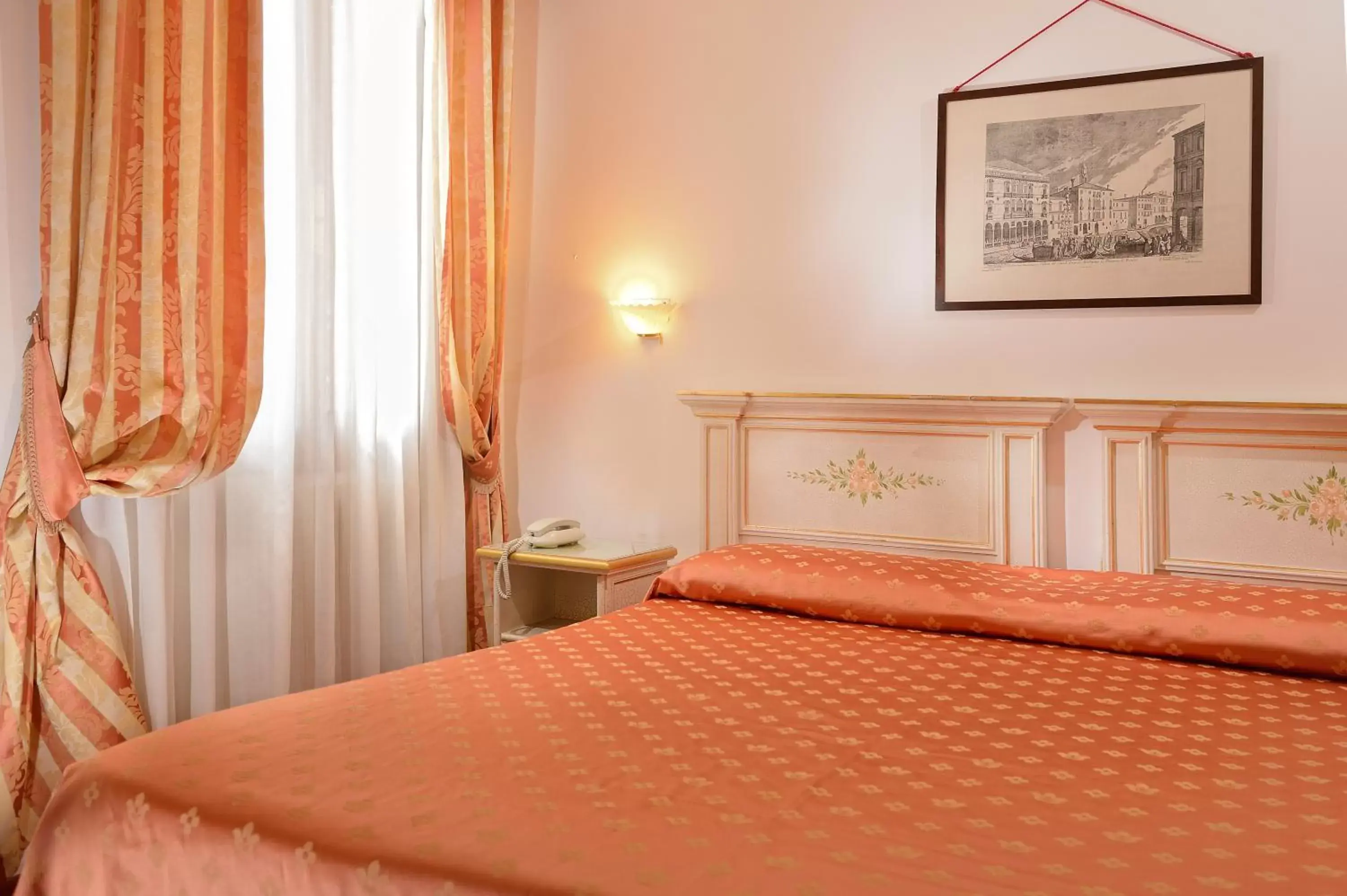 Photo of the whole room, Bed in Ambassador Tre Rose Photo of the whole room, Bed in Ambassador Tre Rose