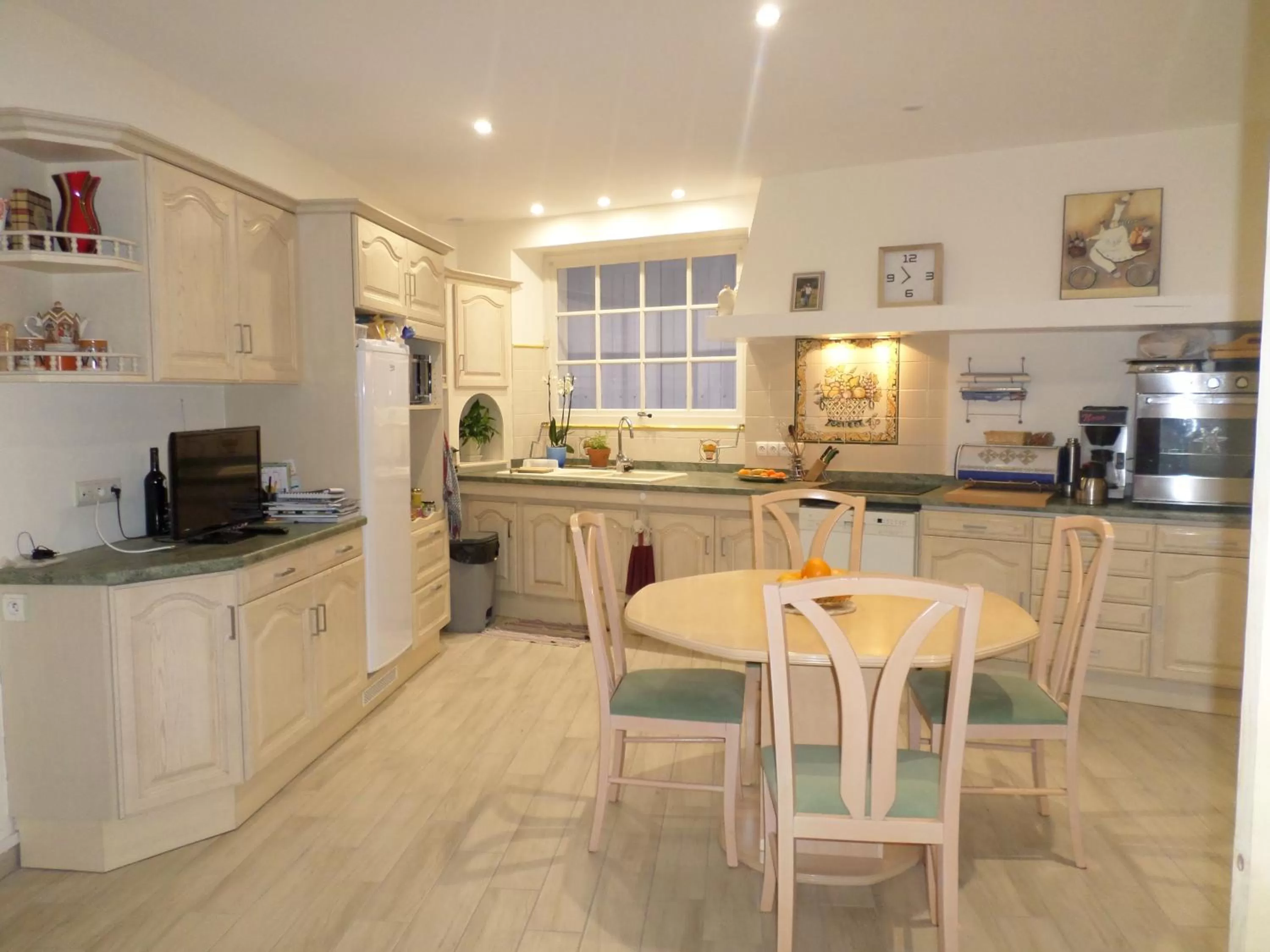 Kitchen or kitchenette in MOULIN DE L'ABBESSE