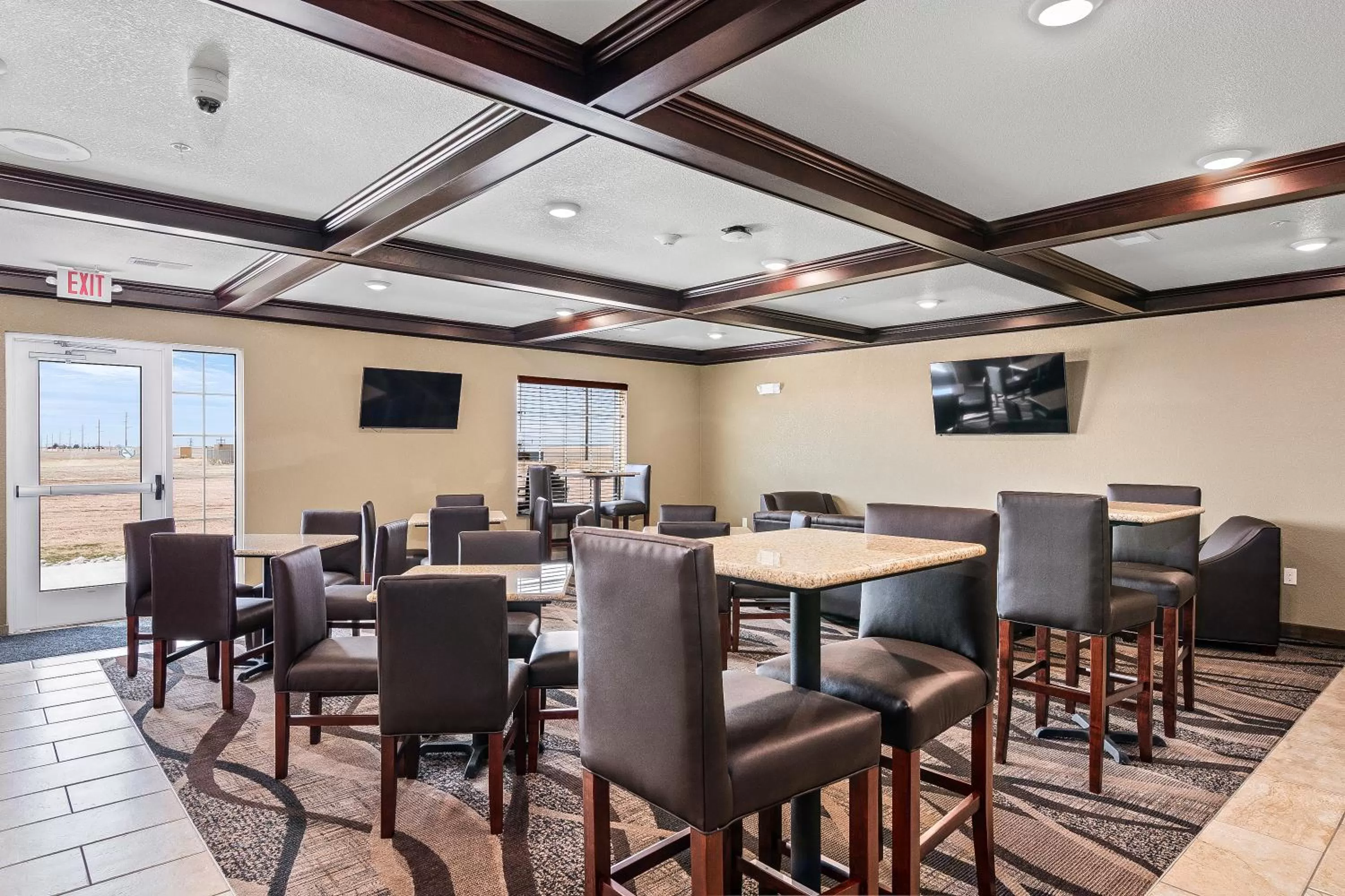 Lounge or bar in Cobblestone Inn & Suites - Yuma