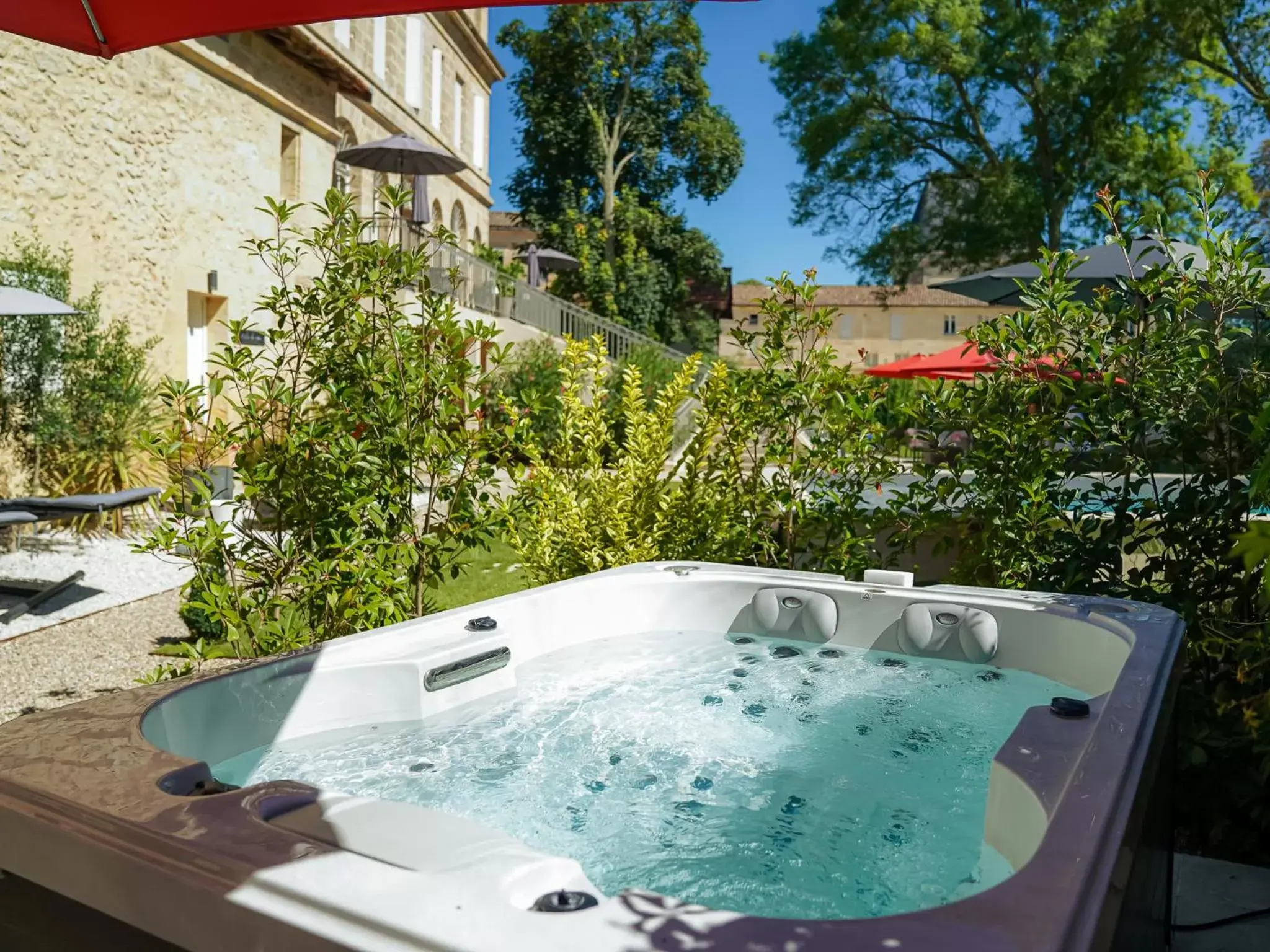 Hot Tub in Pavillon des Millésimes