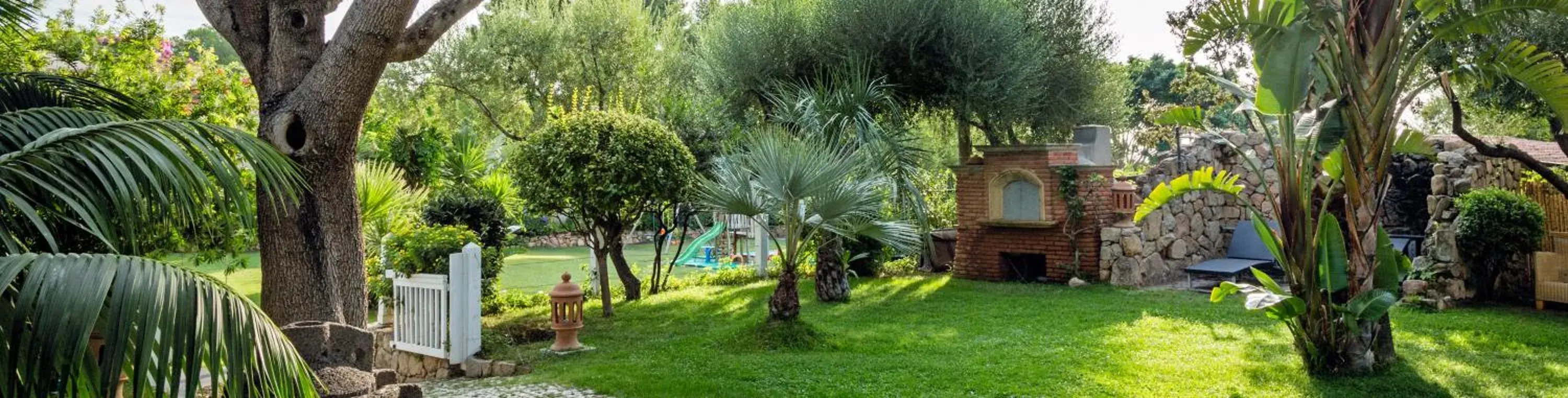 Property building, Garden in Hotel Mediterraneo