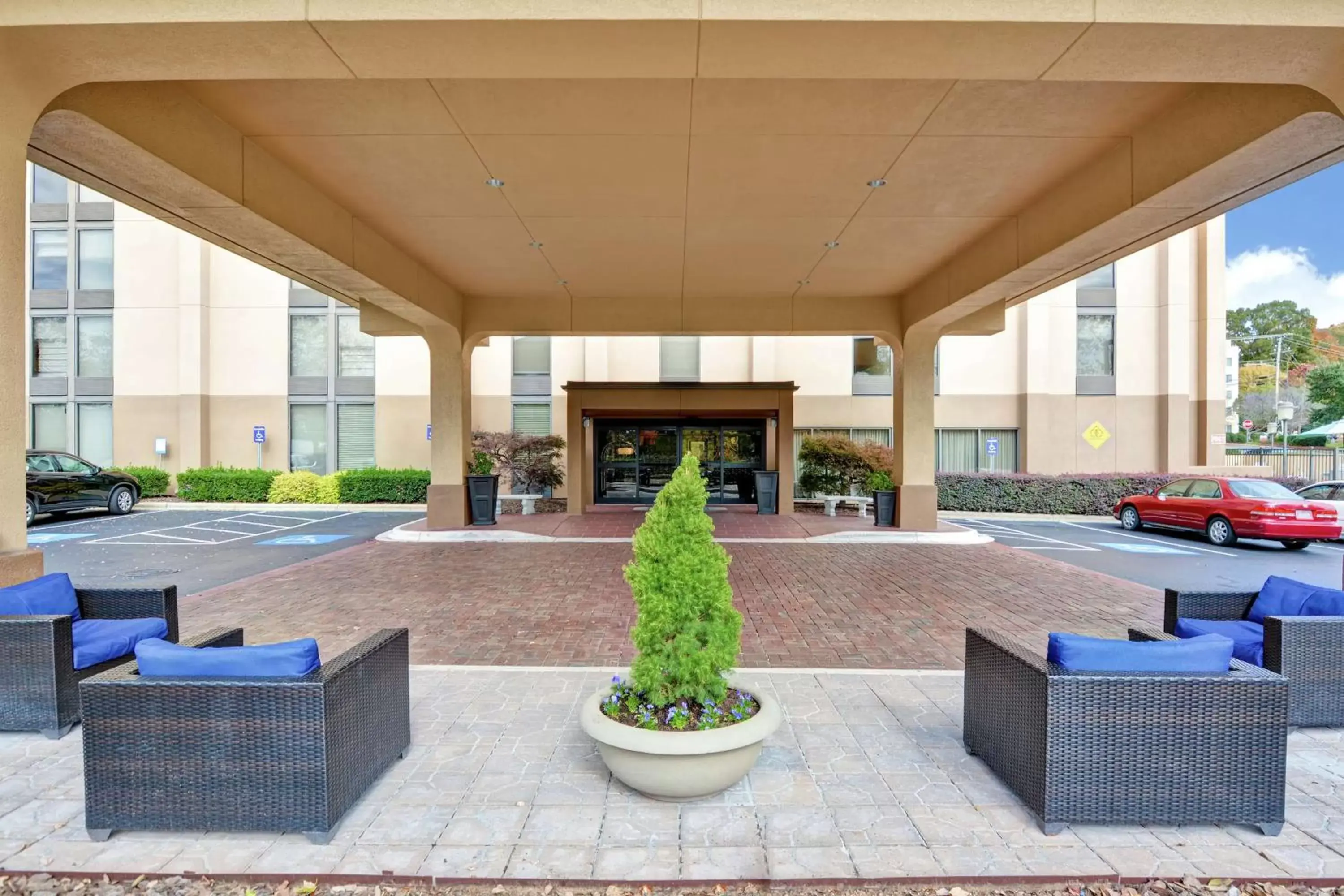 Property building in Hampton Inn Charlotte-Gastonia