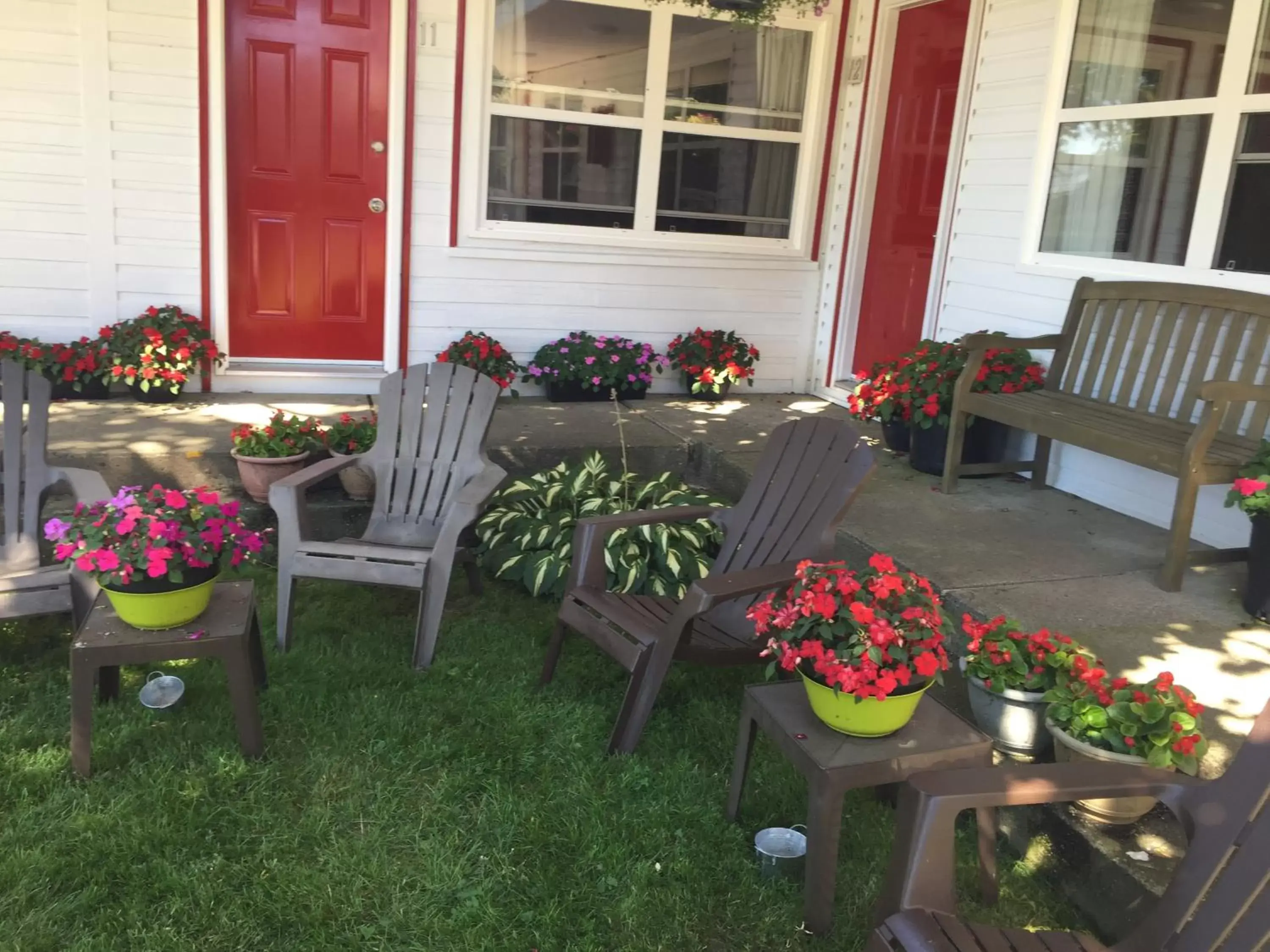 Patio in Lakelawn B&B and Motel