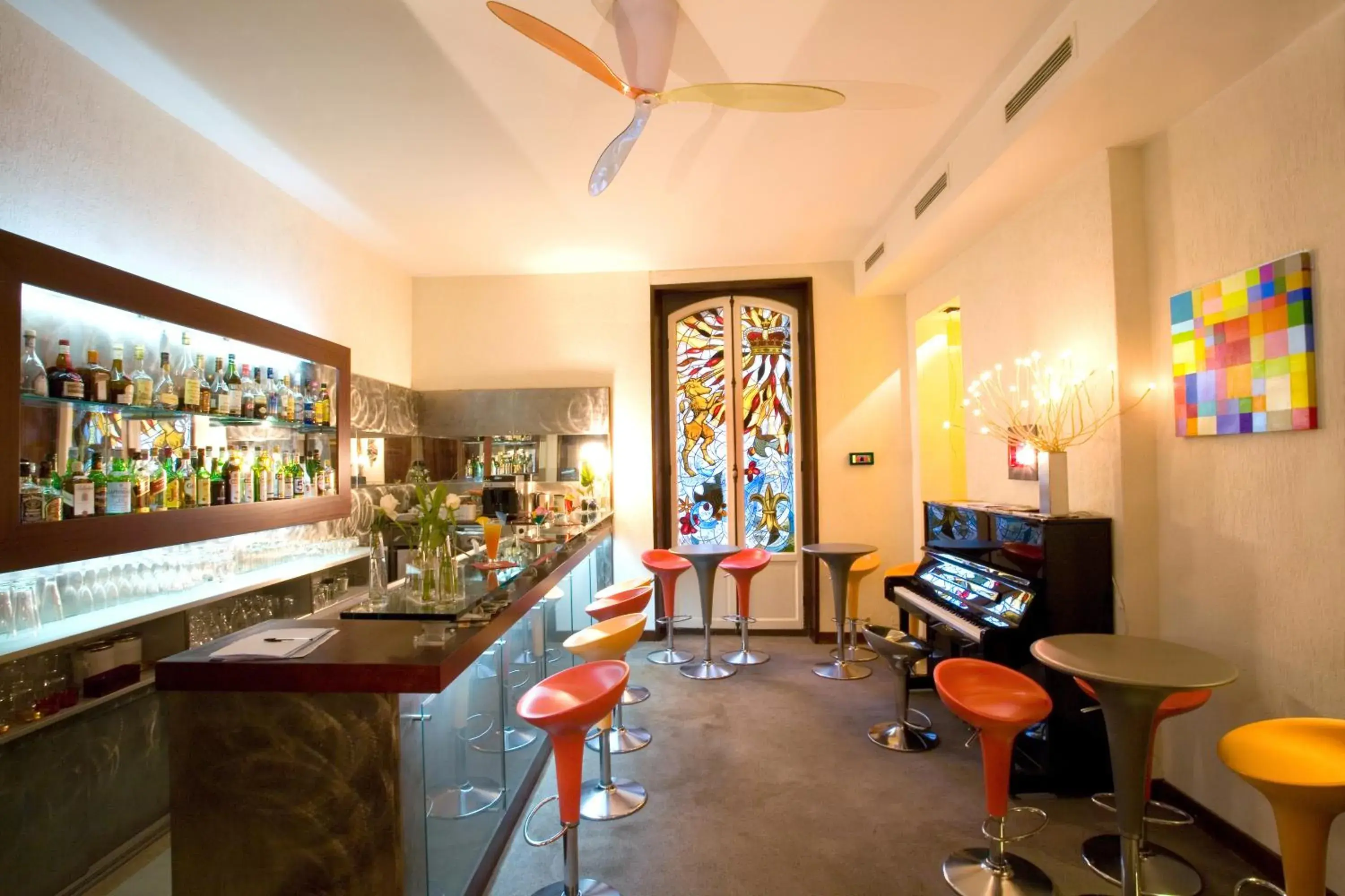 Lounge or bar in Le Windsor, Jungle Art Hotel