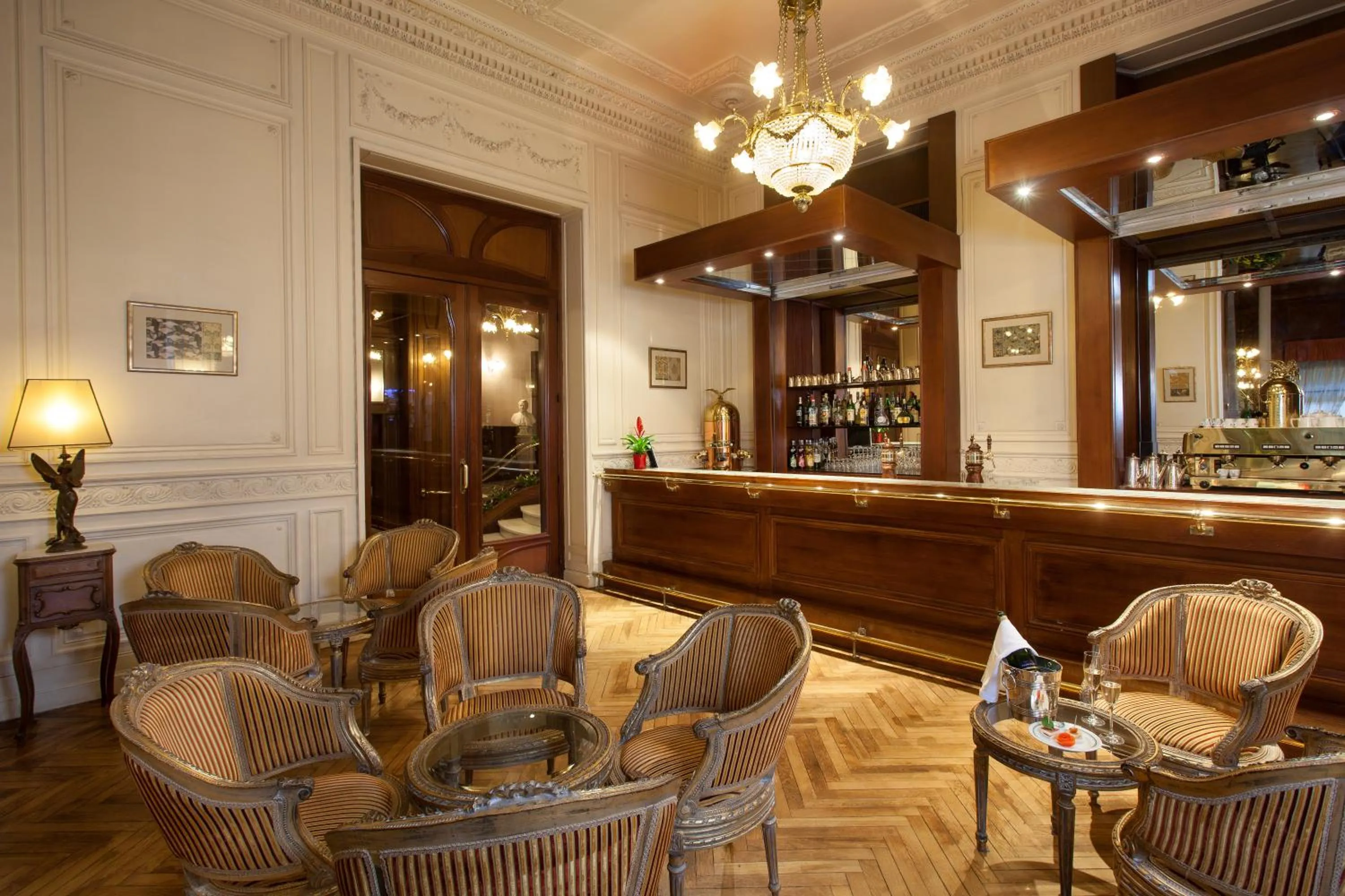 Drinks in Grand Hôtel Moderne