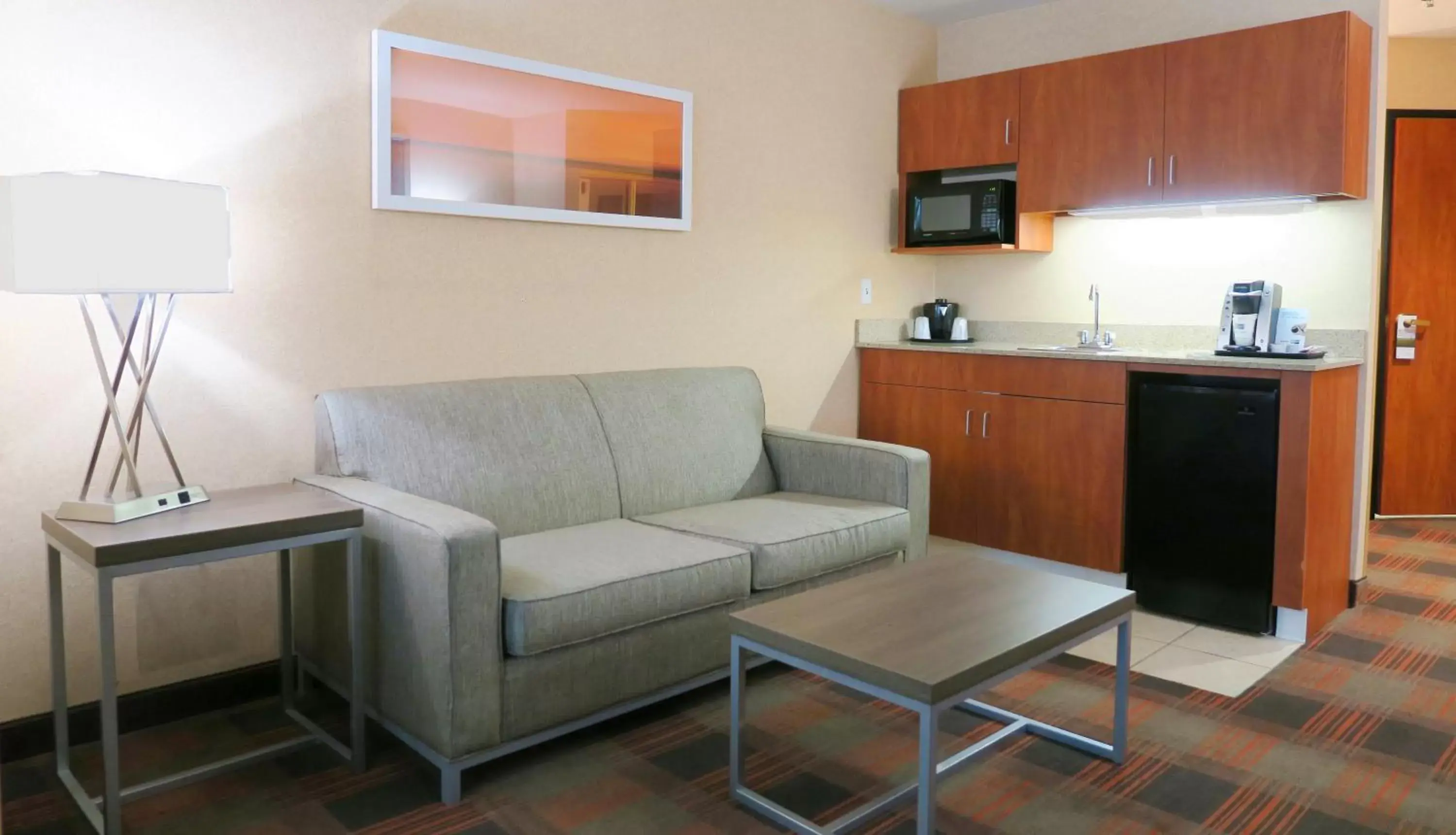 Photo of the whole room, Seating Area in HOLIDAY INN EXPRESS & SUITES ELK GROVE CENTRAL - HWY 99, an IHG Hotel