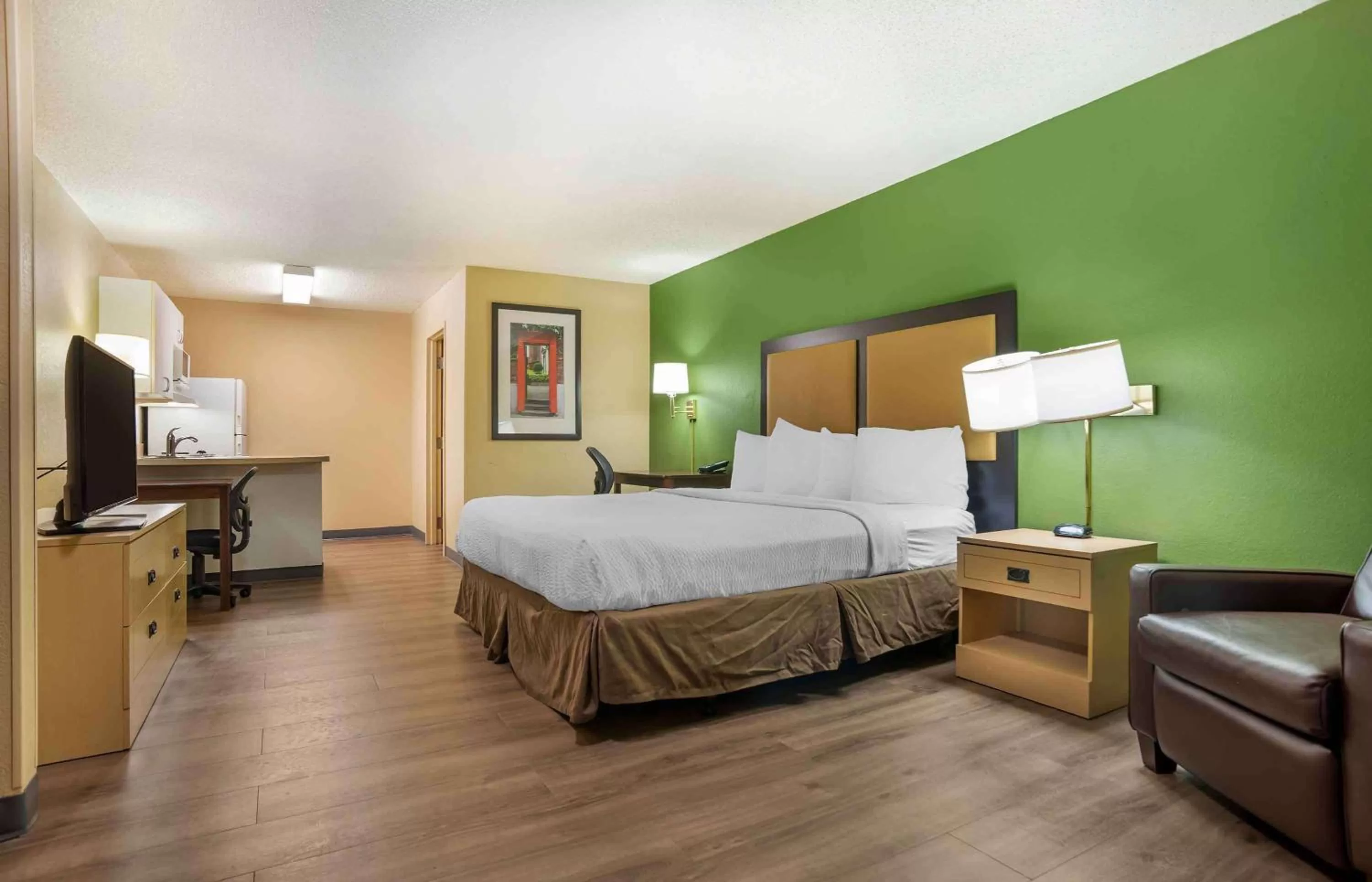 Bedroom, Bed in Extended Stay America Select Suites - Jackson - North