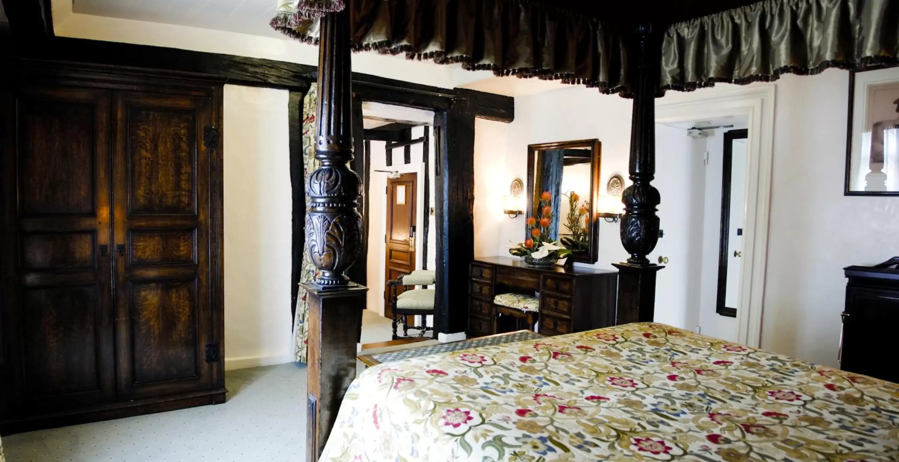 Bedroom, Bed in Marygreen Manor