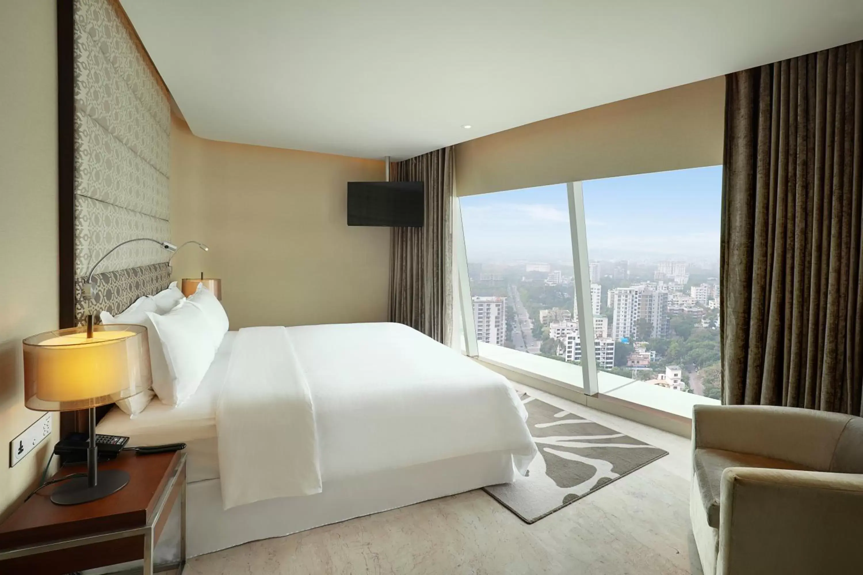 Photo of the whole room, Bed in Crowne Plaza Dhaka Gulshan by IHG Photo of the whole room, Bed in Crowne Plaza Dhaka Gulshan by IHG