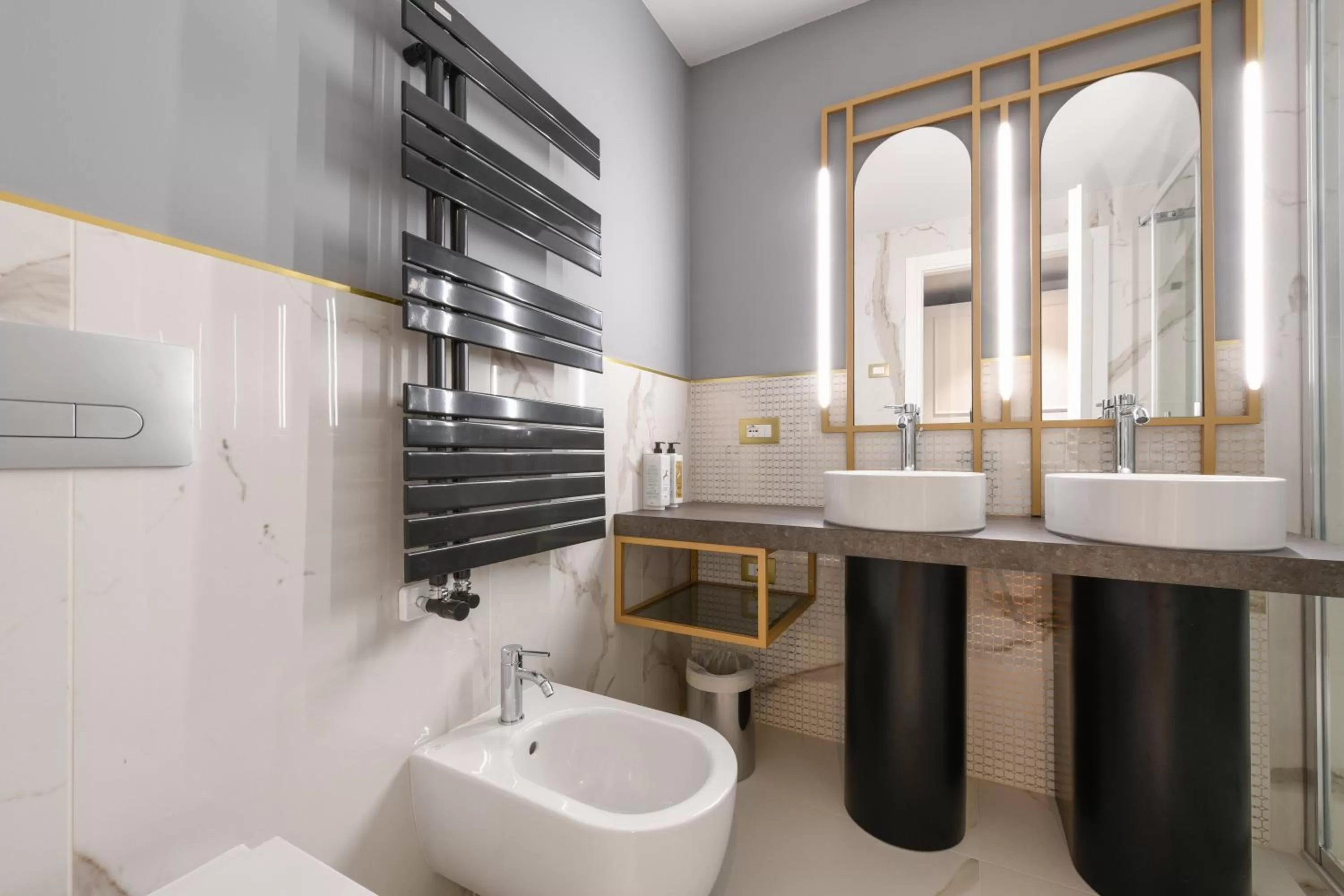 Shower in Palazzo Santo Spirito