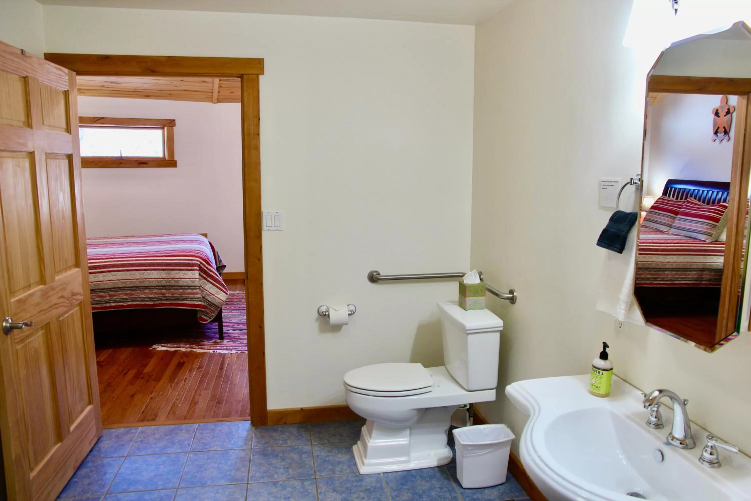 Bathroom in Red Moon Lodge