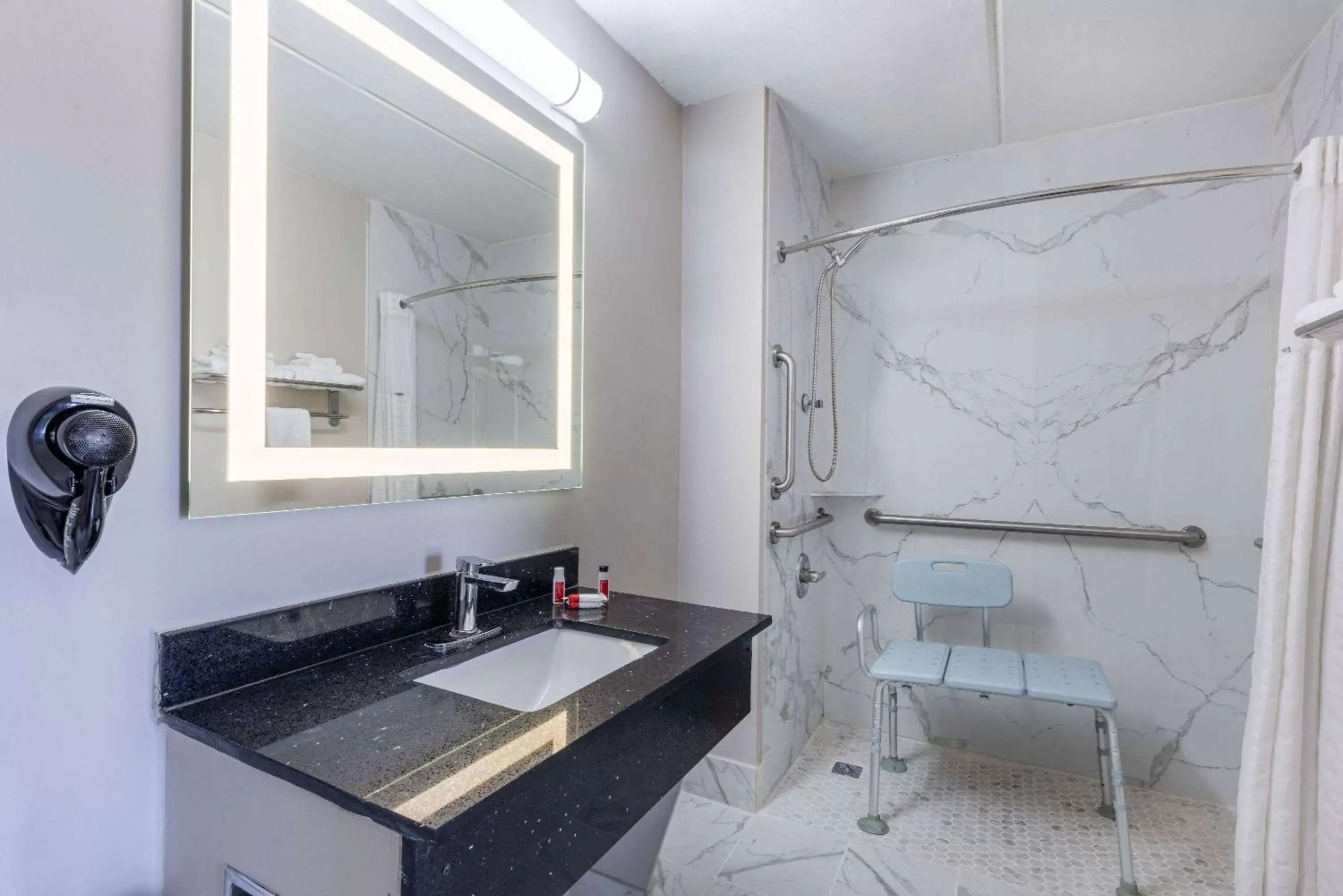 Shower, Bathroom in Days Inn & Suites by Wyndham Fort Bragg/Cross Creek Mall