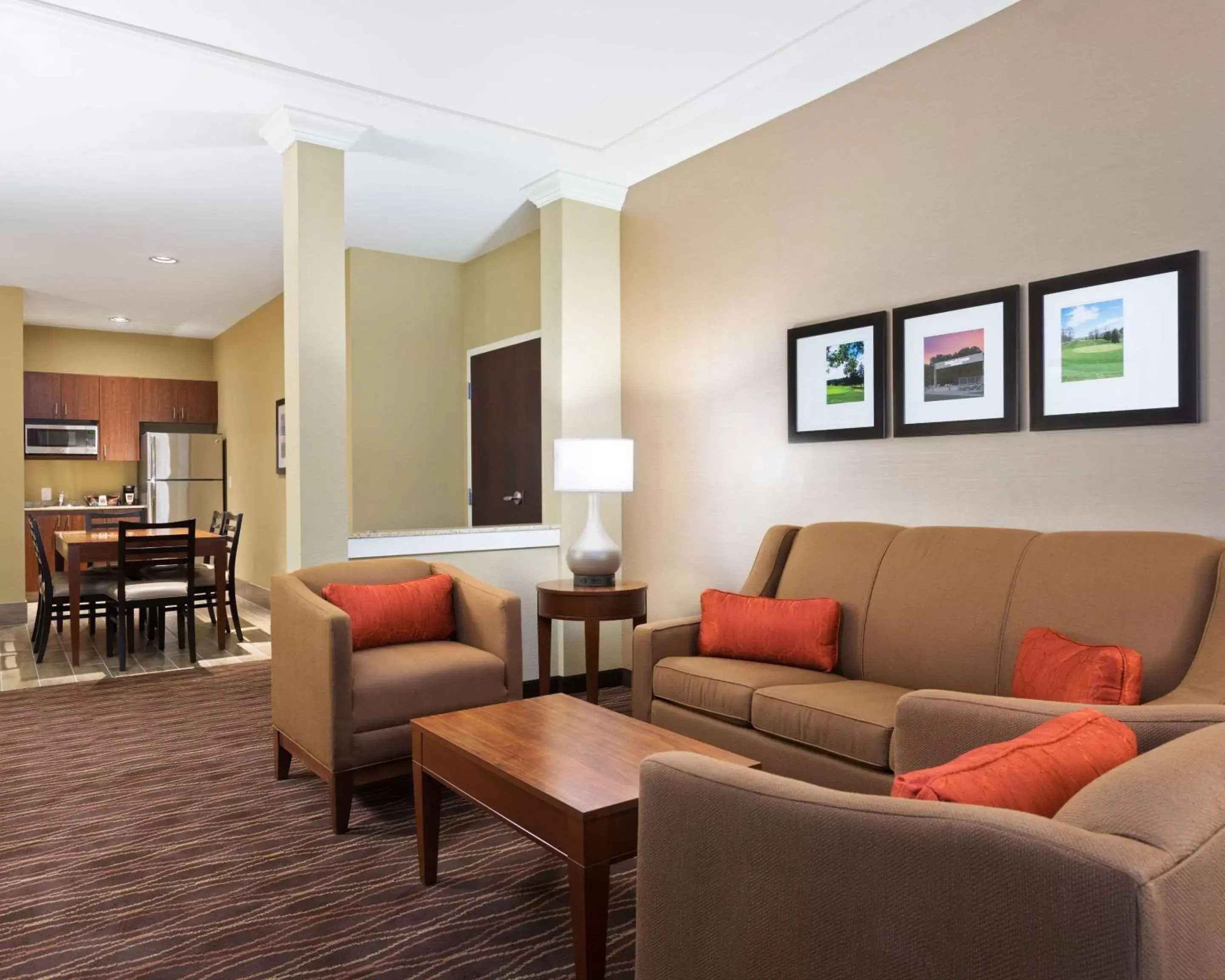 Photo of the whole room, Seating Area in Comfort Suites DuBois
