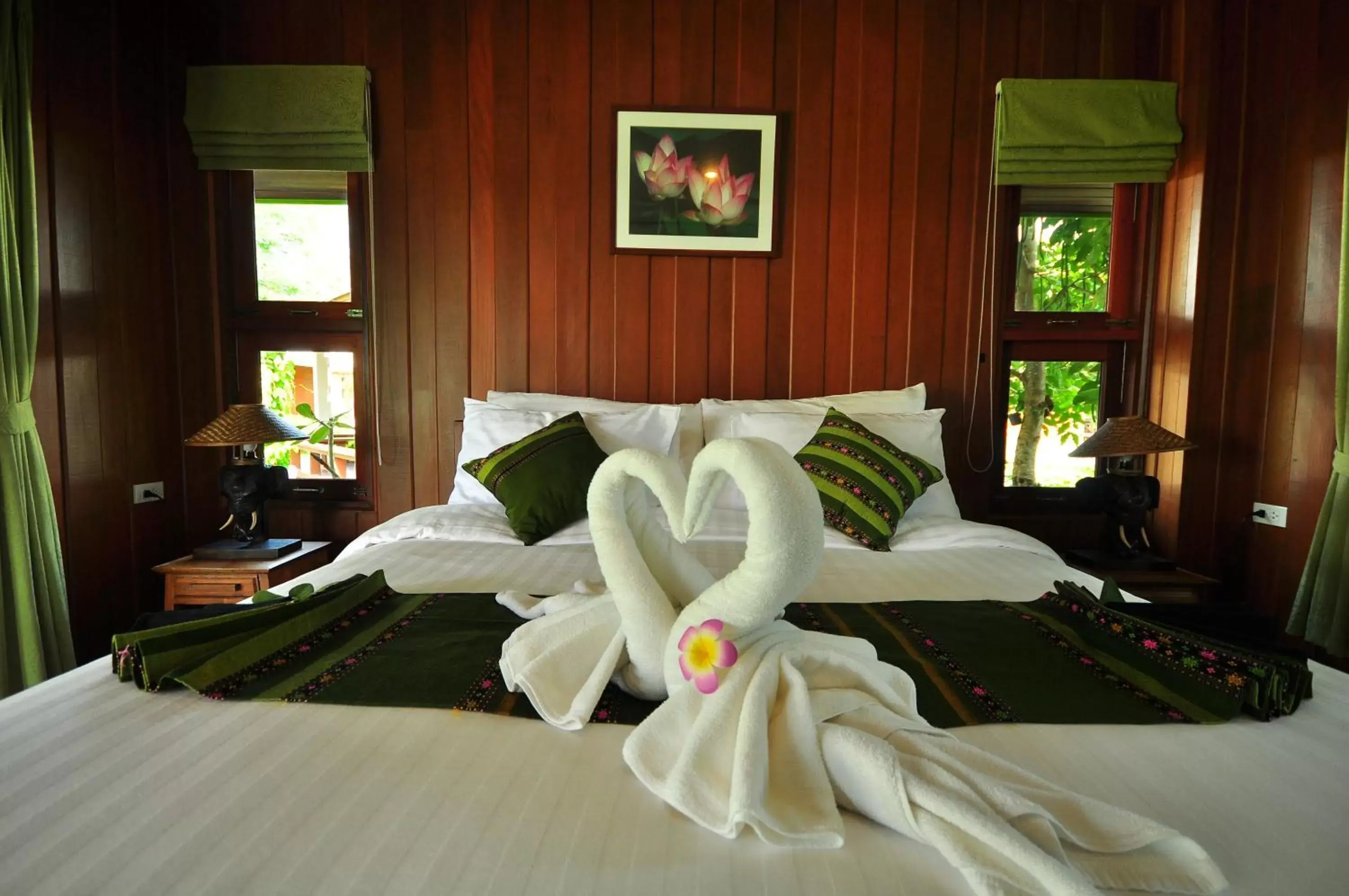 Bed in Maikaew Damnoen Resort