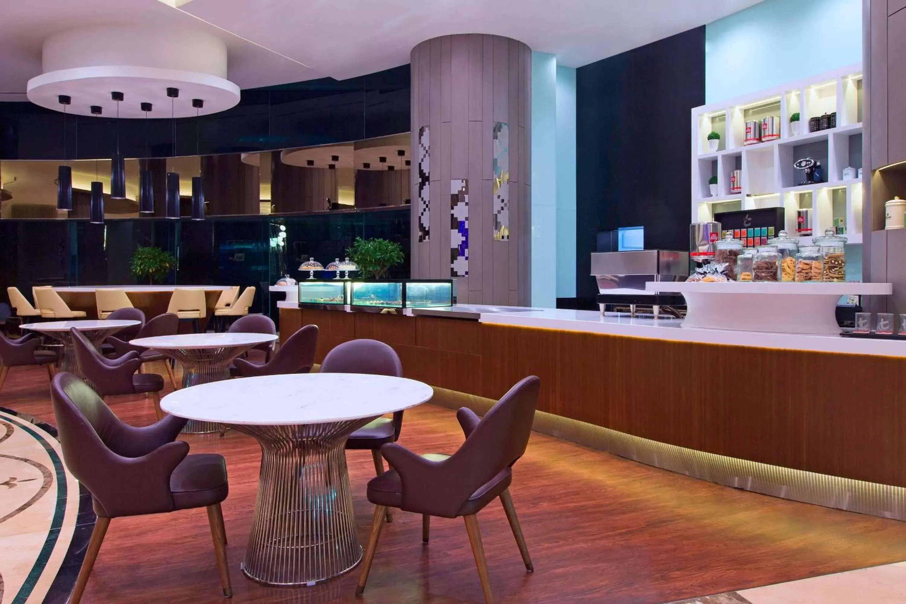 Restaurant/places to eat, Lounge/Bar in Le Méridien Kuala Lumpur