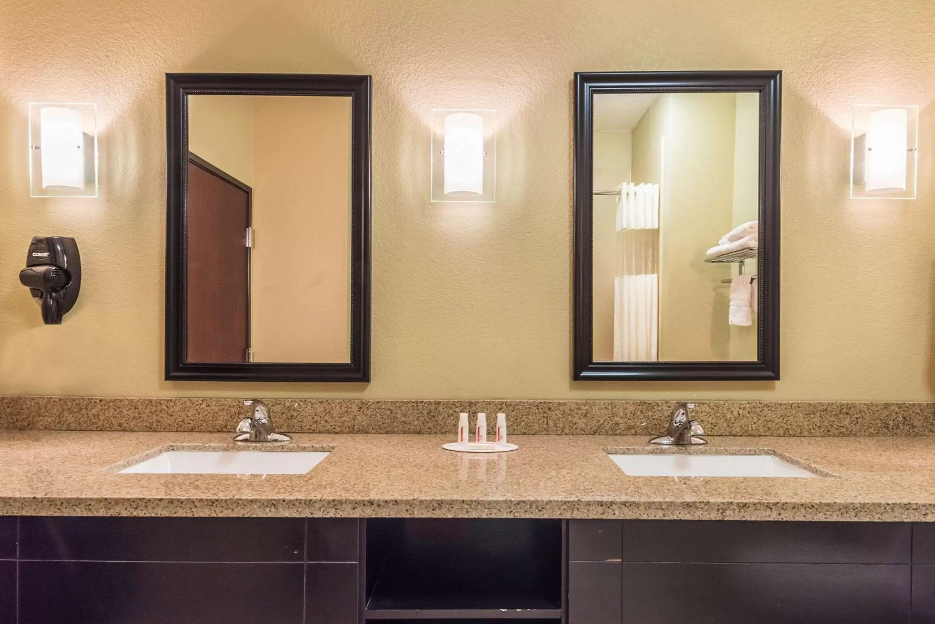 Bathroom in Days Inn & Suites by Wyndham Mineral Wells